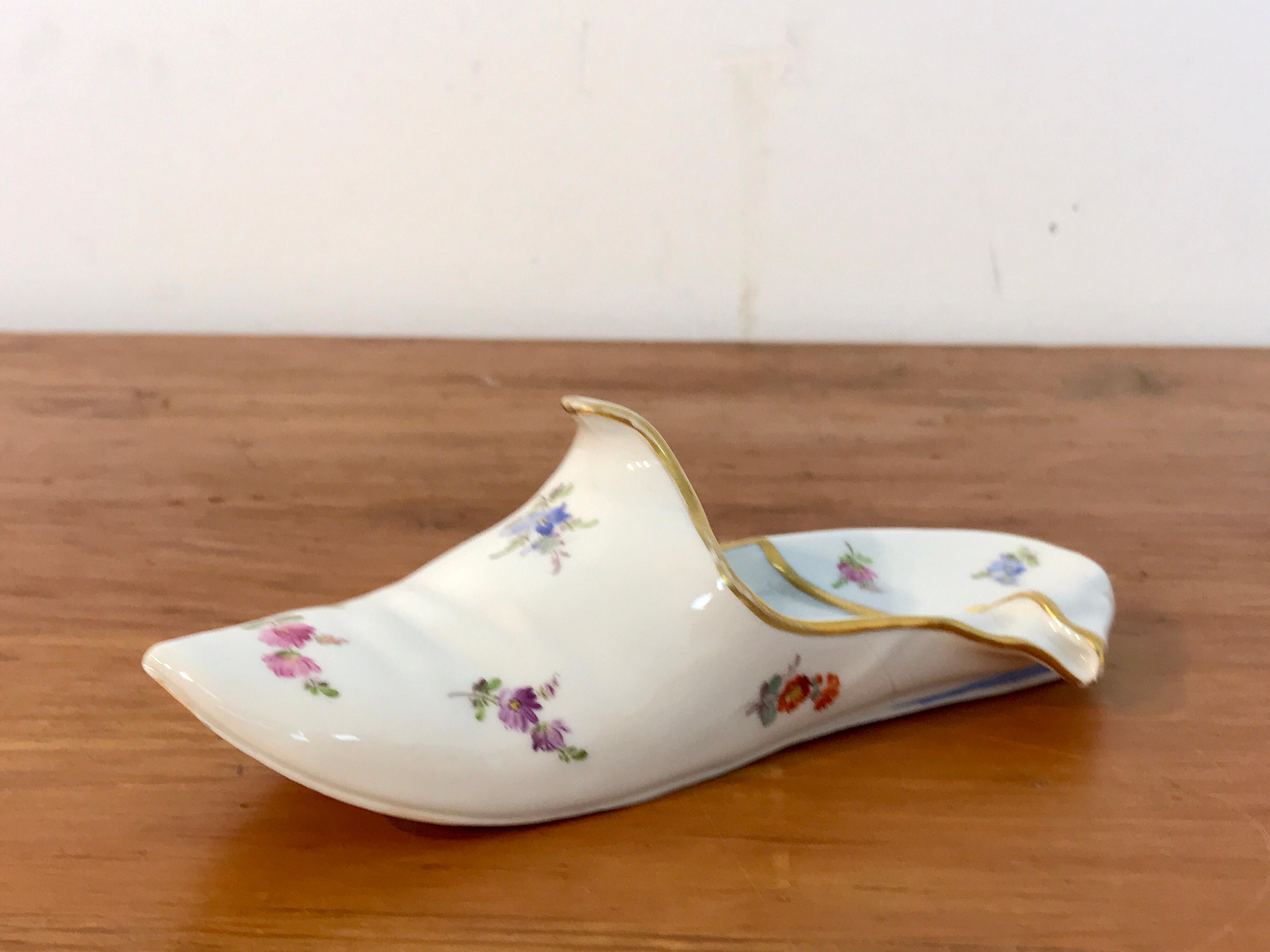19th Century Meissen Model of a Slipper

Delve into the  high Victorian era with this enchanting 19th century Meissen model of a slipper. Crafted by the illustrious Meissen Porcelain, this artifact embodies the elegance of its time with intricate