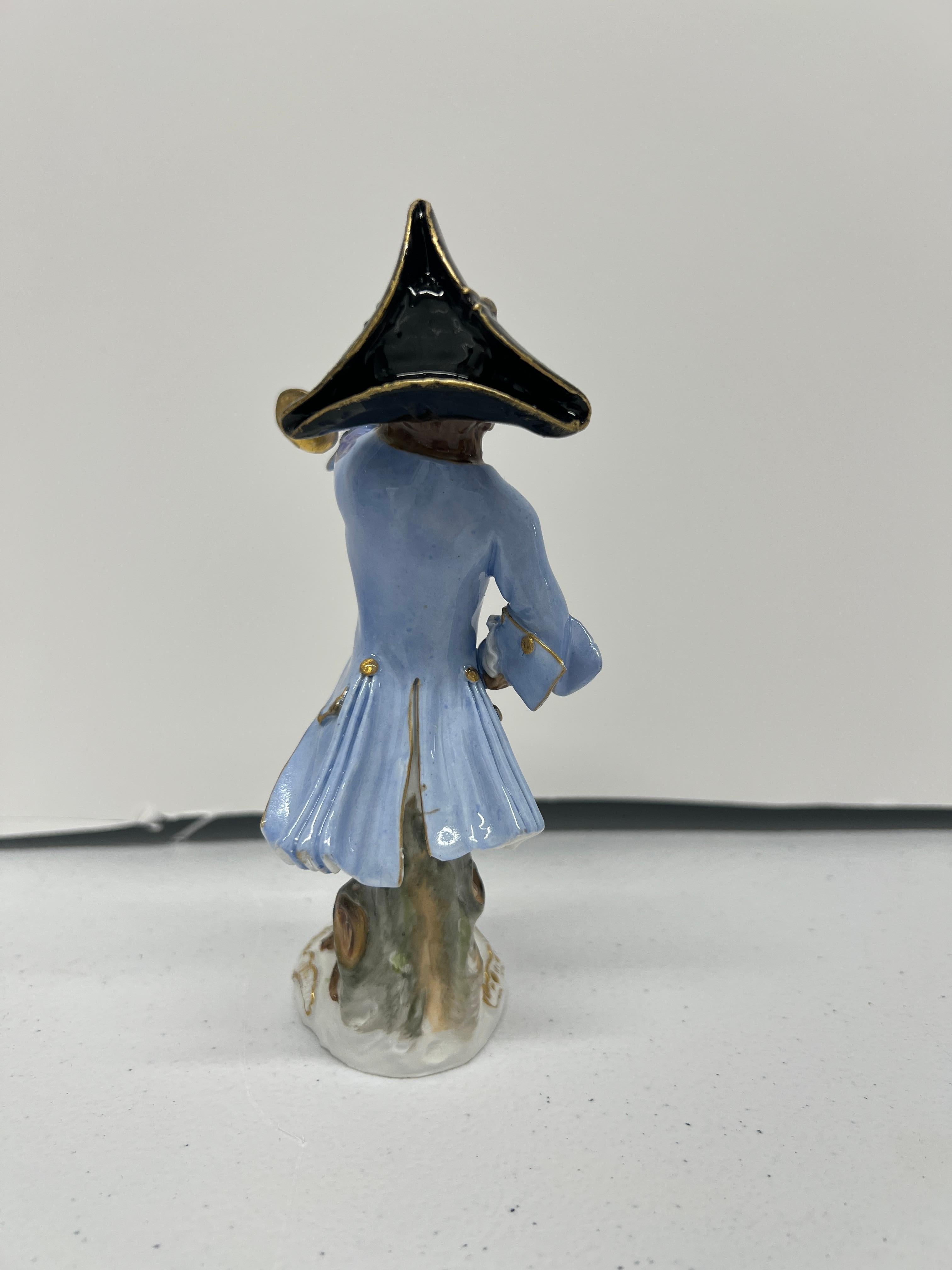 Regency Figurina di Meissen del 19° secolo della banda delle scimmie che suona il corno francese in vendita