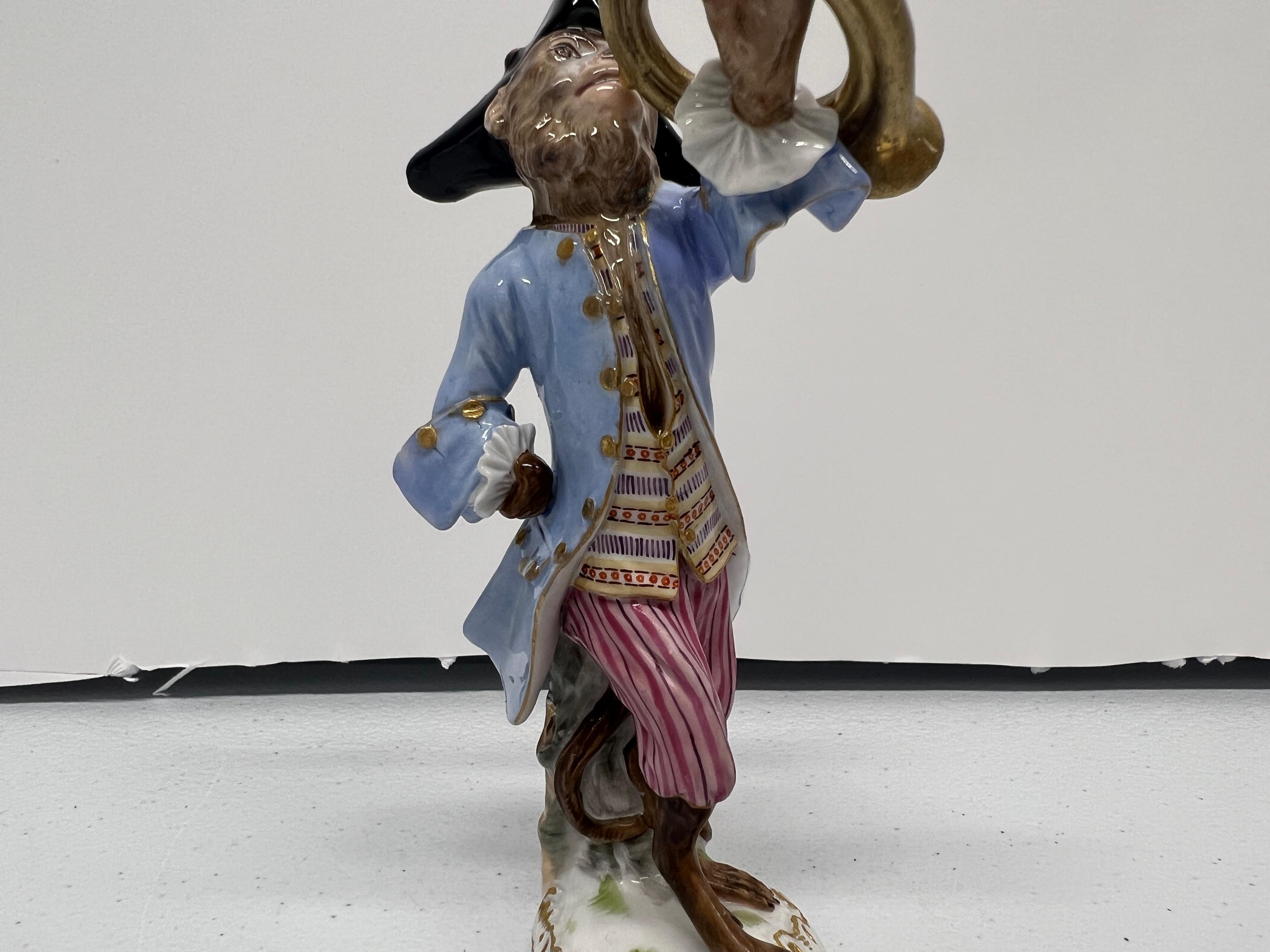 Figurina di Meissen del 19° secolo della banda delle scimmie che suona il corno francese in vendita 1