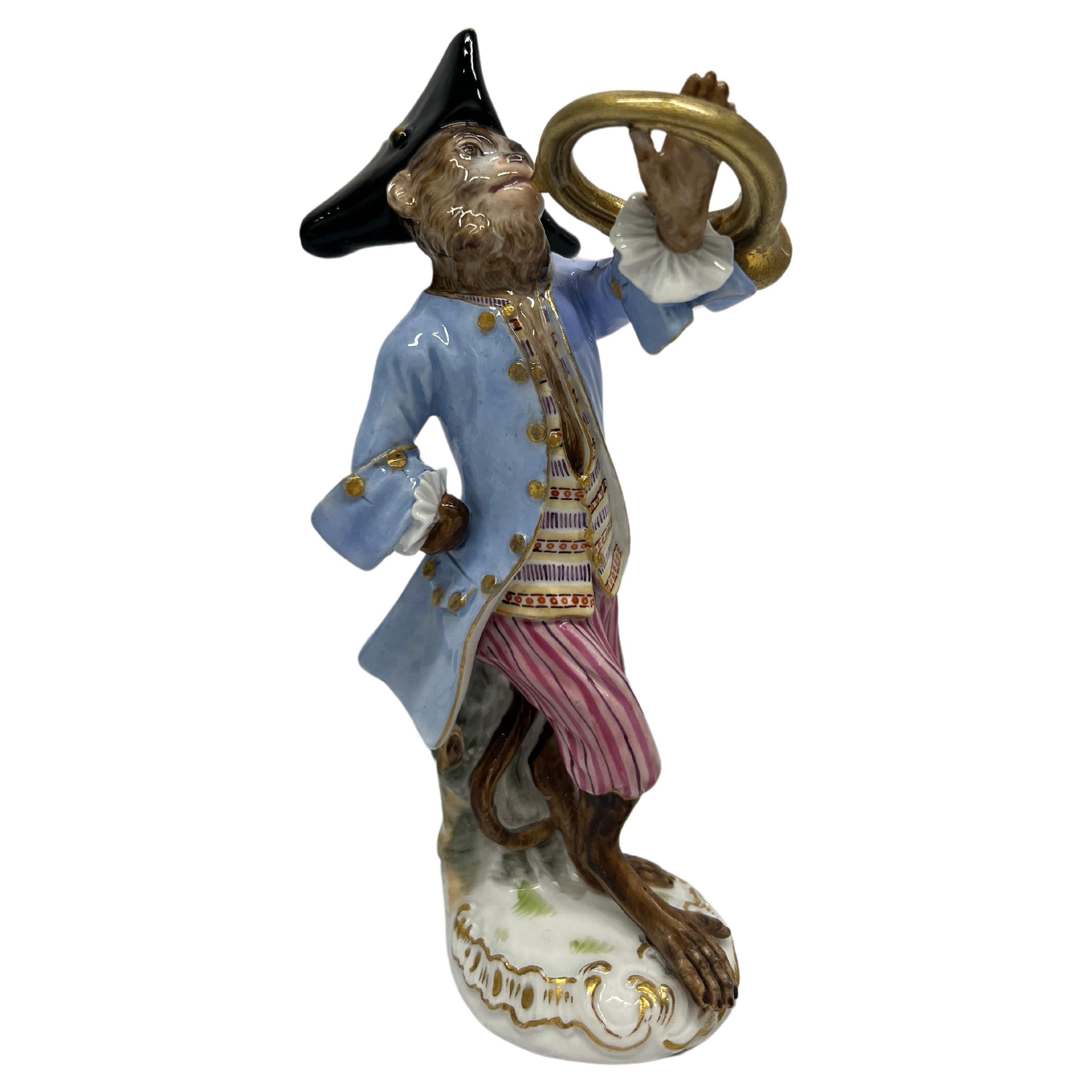 Figurina di Meissen del 19° secolo della banda delle scimmie che suona il corno francese in vendita