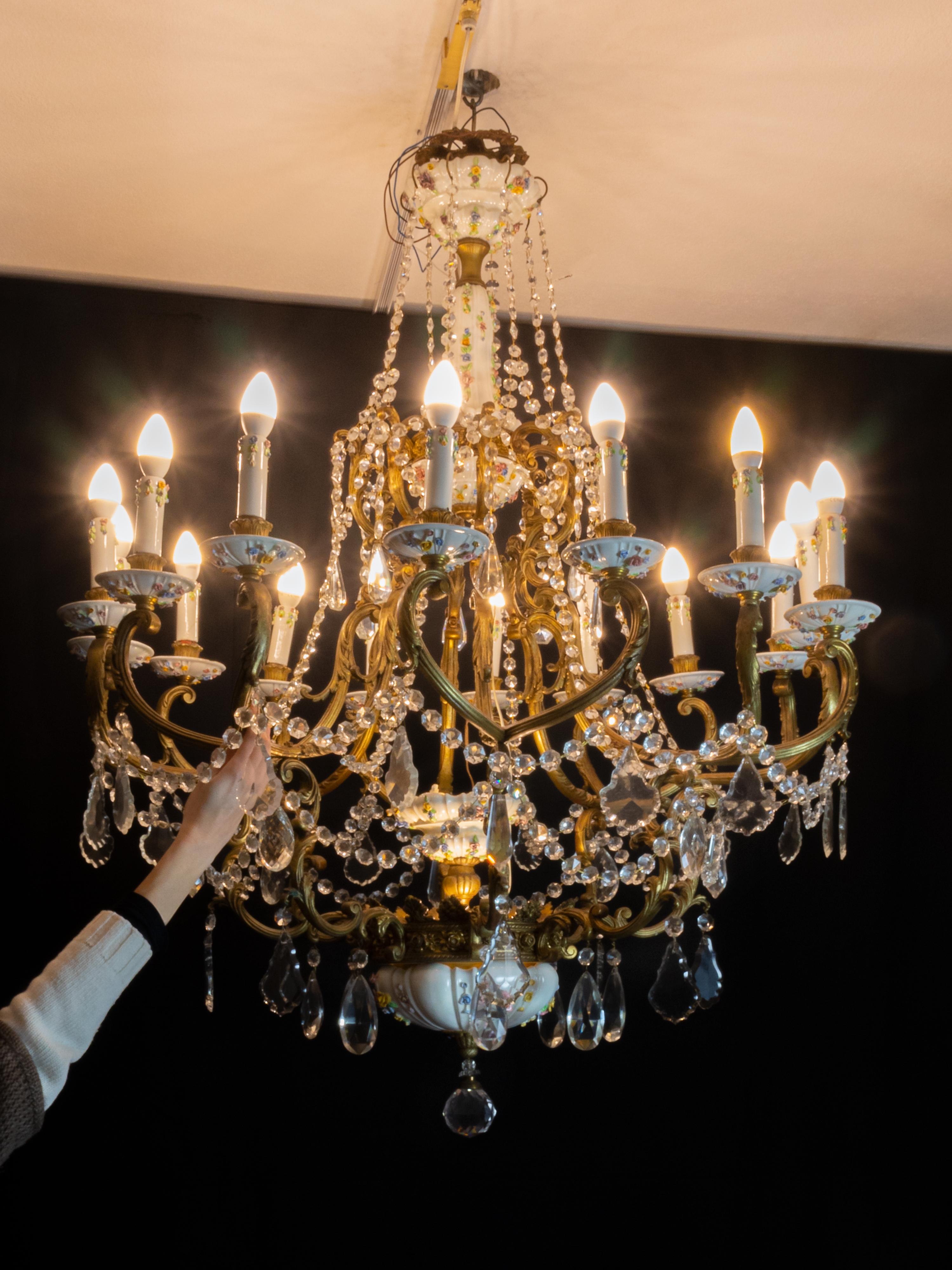 Large Porcelain And Crystal, Gilt Bronze Chandelier, 19th Century in vendita 10