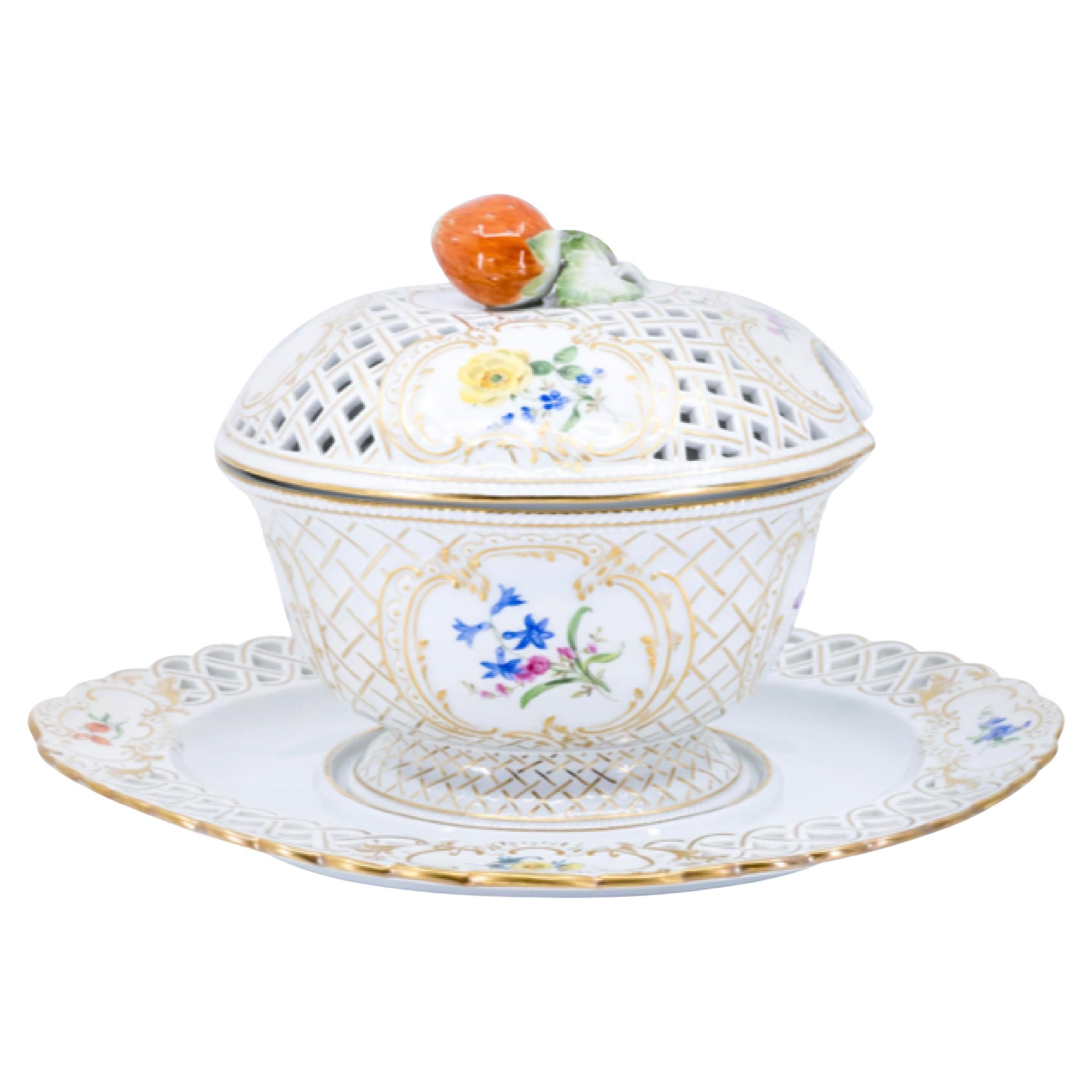 19th Century Meissen Porcelain Covered Bowl with Strawberry Finial For Sale