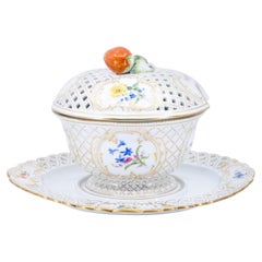 Bol recouvert de porcelaine de Meissen du 19ème siècle avec fleuron en forme de fraise