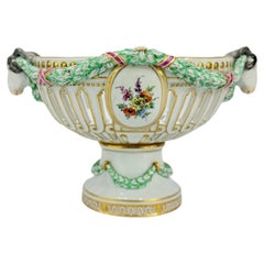 19e siècle, centre de table en porcelaine de Meissen Porcelain avec tête de bélier et fleurs