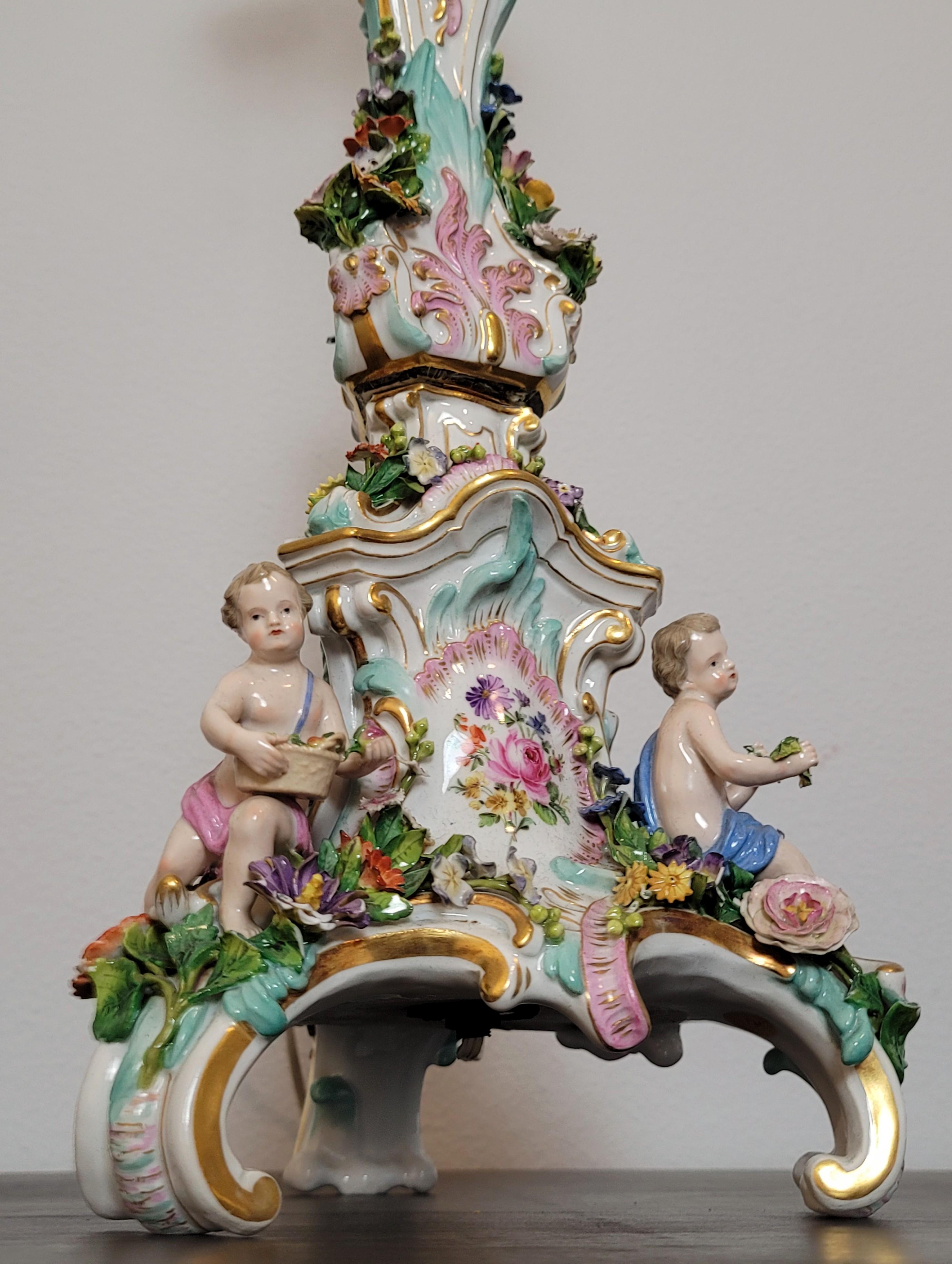 XIXe siècle Lampe de bureau chandelier de style rococo en porcelaine de Meissen du 19ème siècle en vente