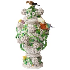 19ème siècle Vase boule de neige Schneeballen en porcelaine de Meissen avec oiseaux de Meissen