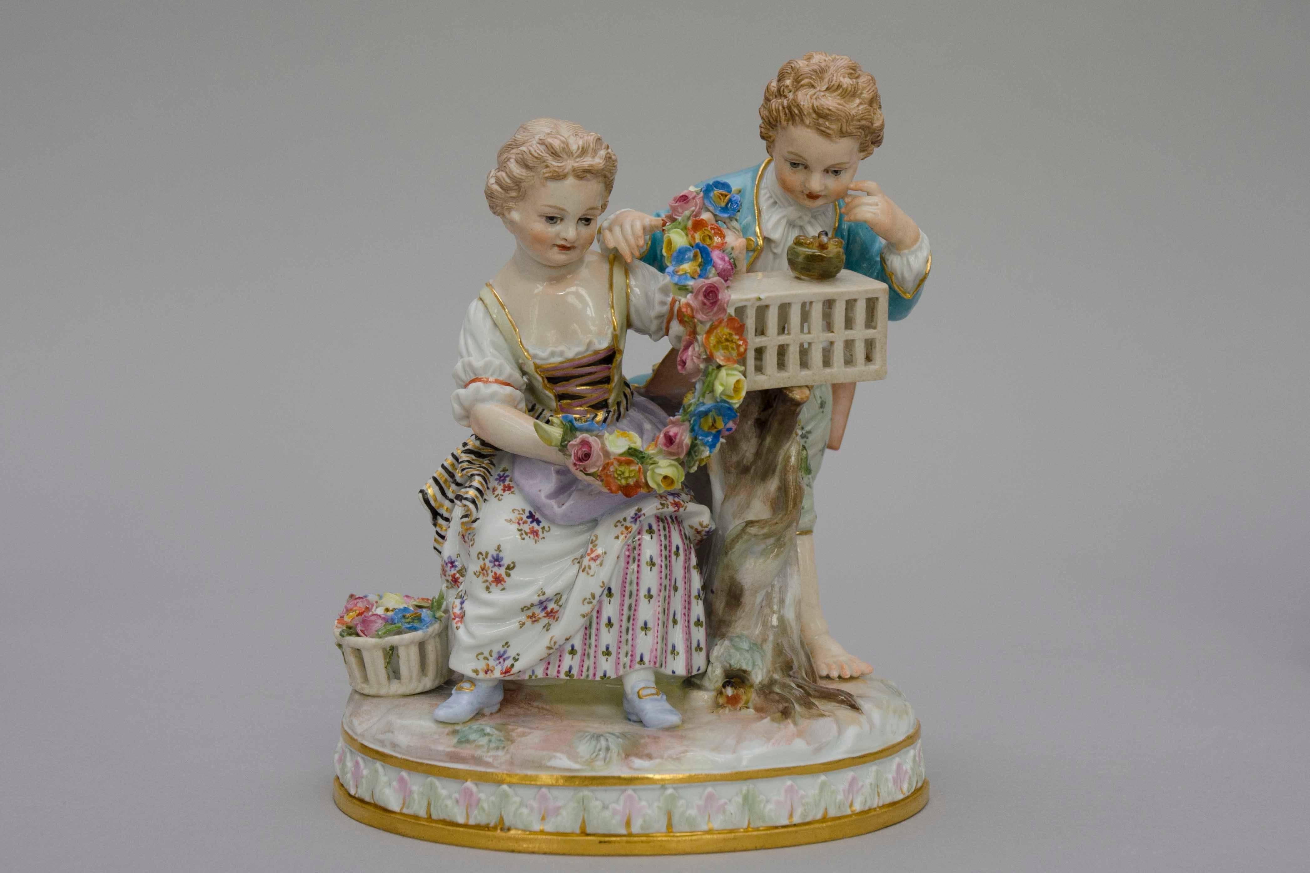 19th Century Meissen Porcelaine, the Four Saisons, Groups of Two Children In Excellent Condition For Sale In Brussels, BE