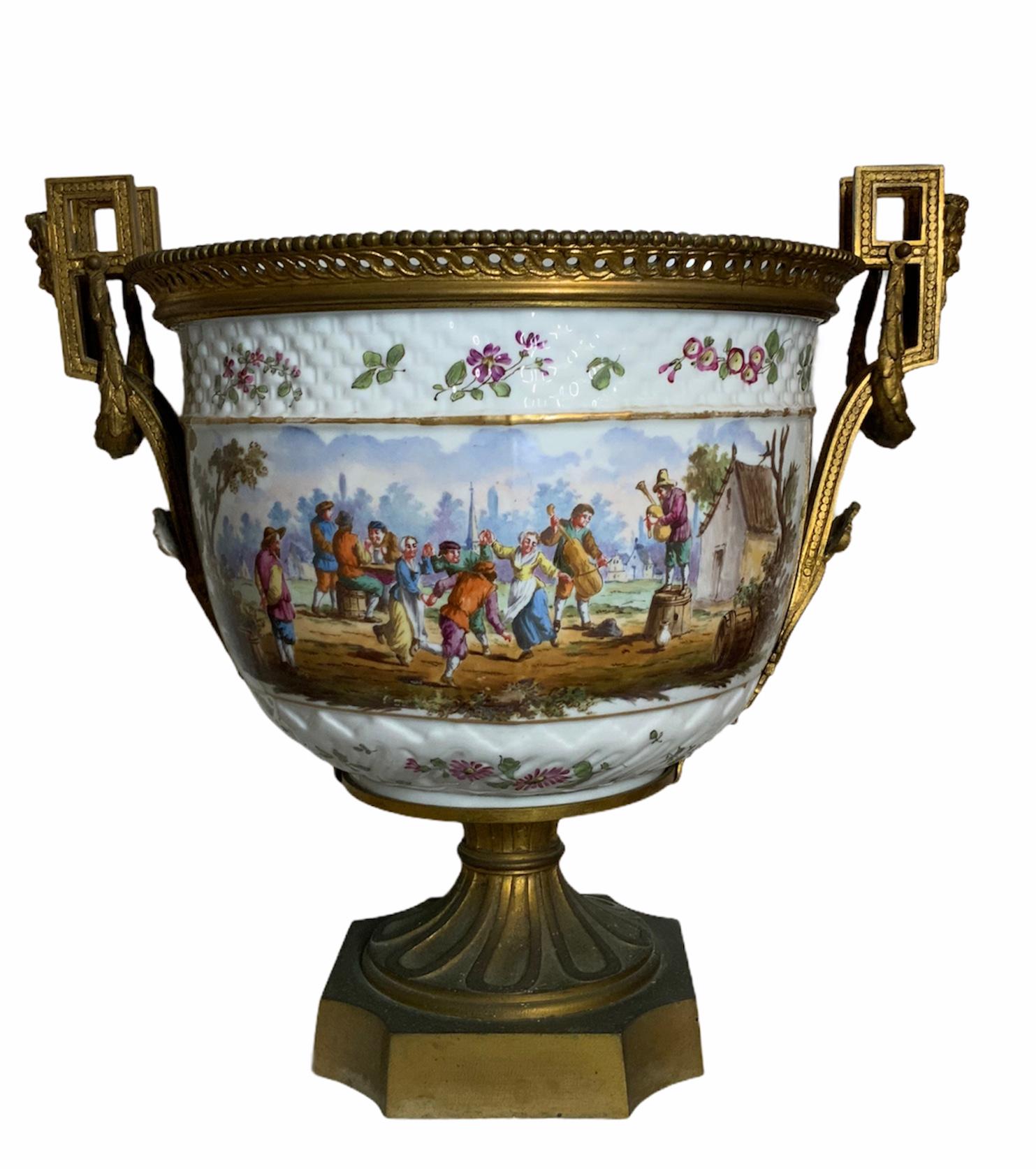 19th Century Meissen Style Porcelain Napoleon lll Bowl Vase Centerpiece For Sale 9