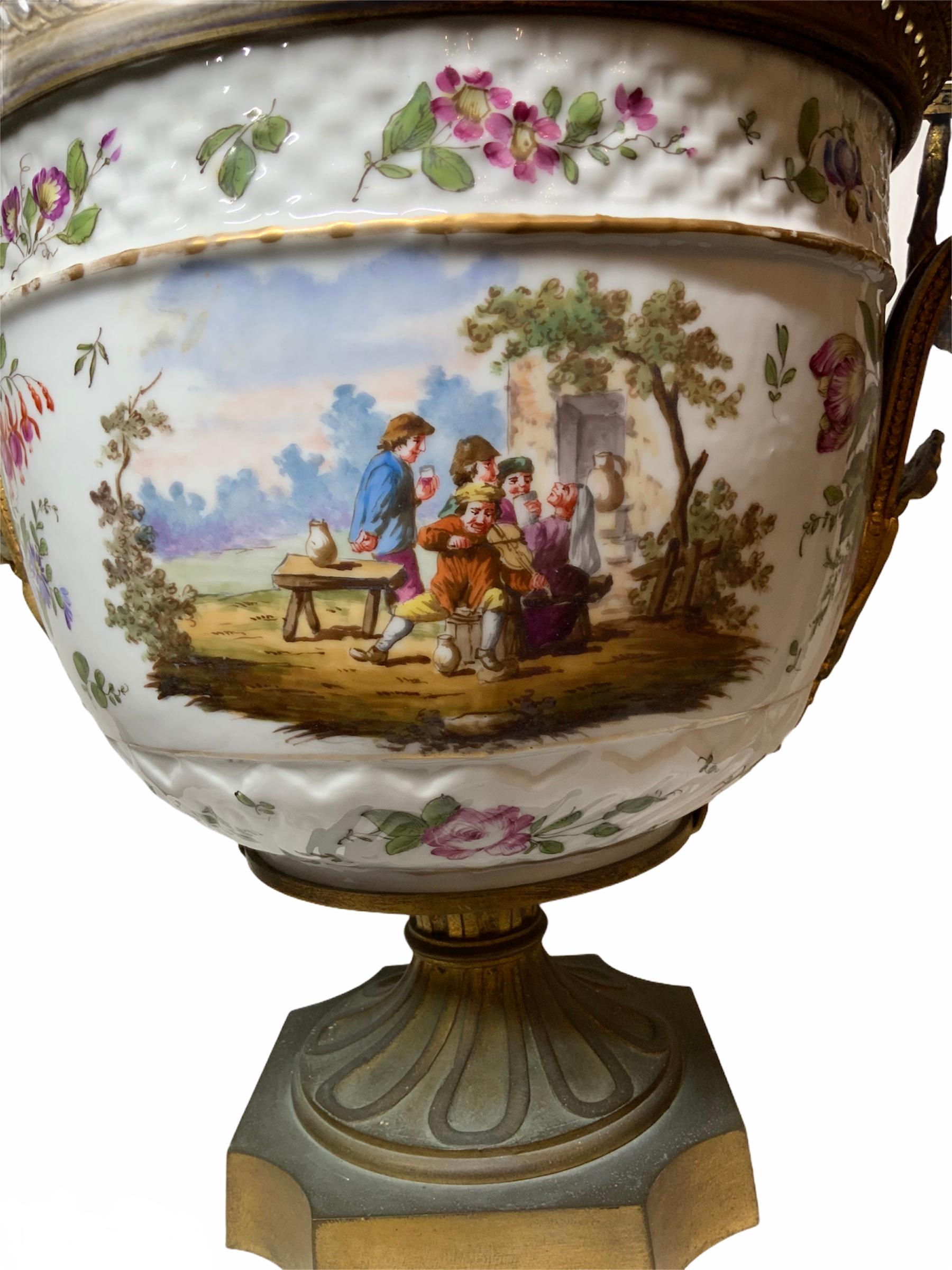 19th Century Meissen Style Porcelain Napoleon lll Bowl Vase Centerpiece For Sale 13