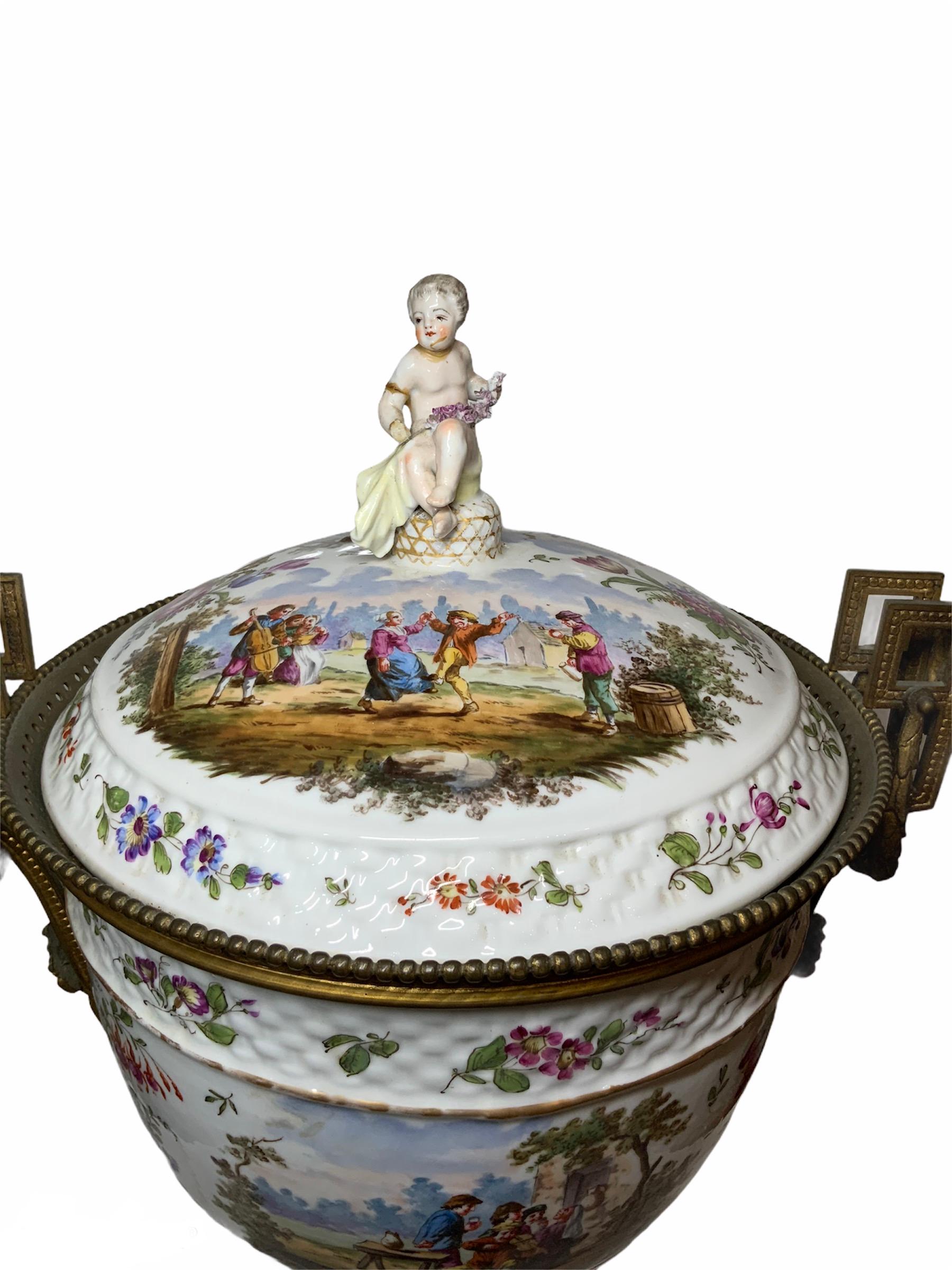 19th Century Meissen Style Porcelain Napoleon lll Bowl Vase Centerpiece For Sale 14