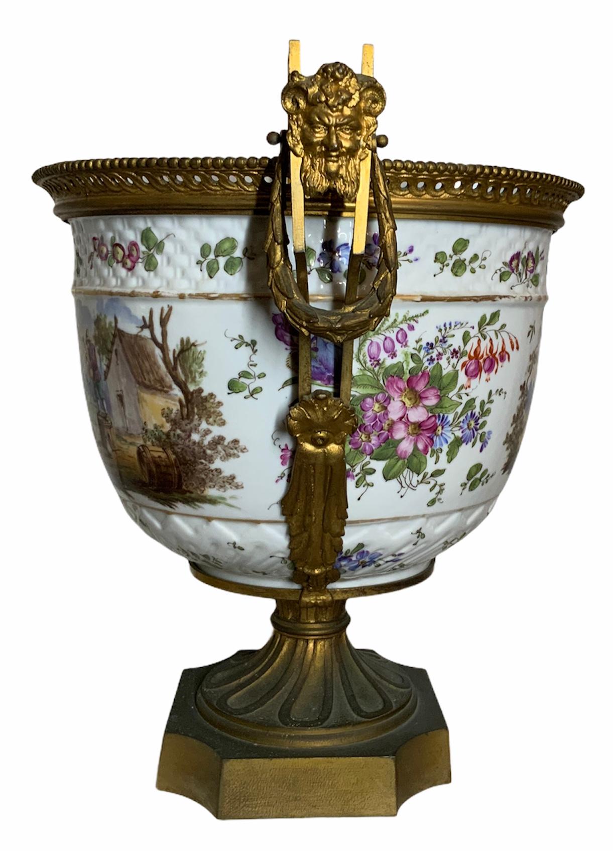 19th Century Meissen Style Porcelain Napoleon lll Bowl Vase Centerpiece For Sale 1