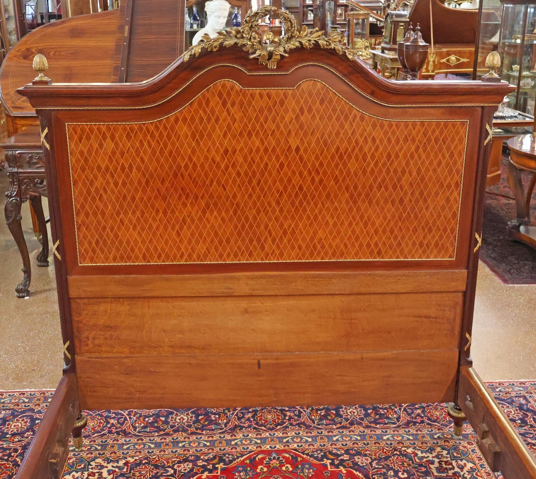 Lit complet en bronze incrusté de Mercier Frères, style Louis XV, 19e siècle en vente 3