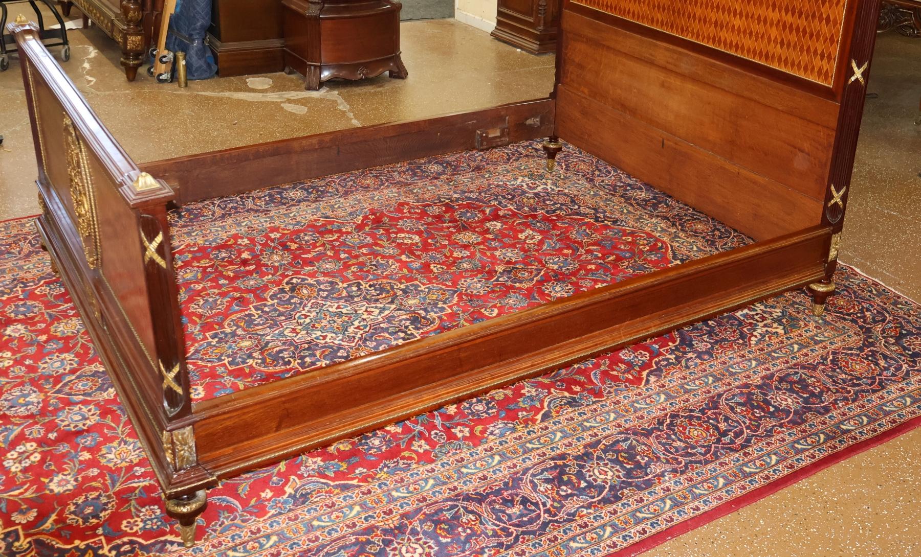 Lit complet en bronze incrusté de Mercier Frères, style Louis XV, 19e siècle en vente 4