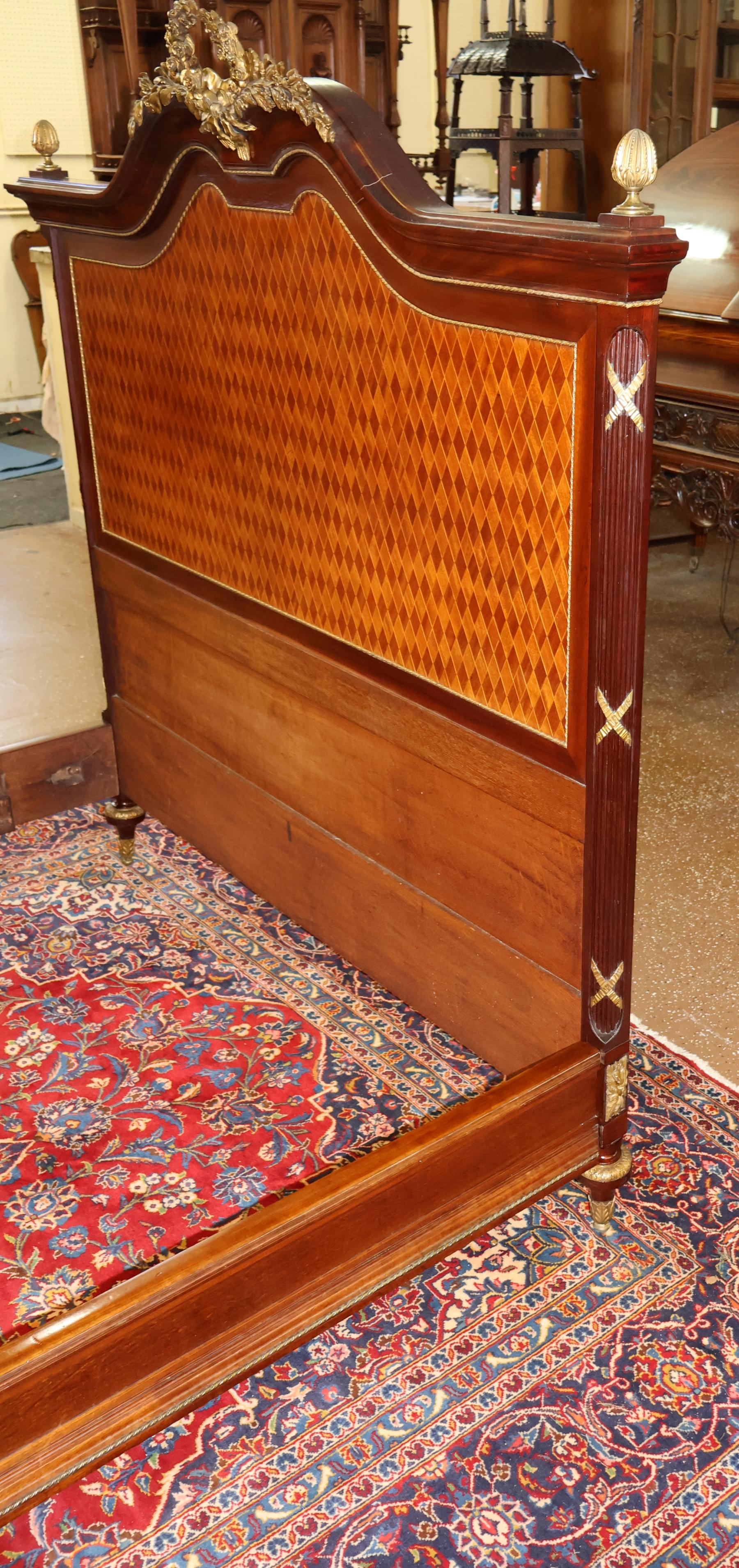 Lit complet en bronze incrusté de Mercier Frères, style Louis XV, 19e siècle en vente 5