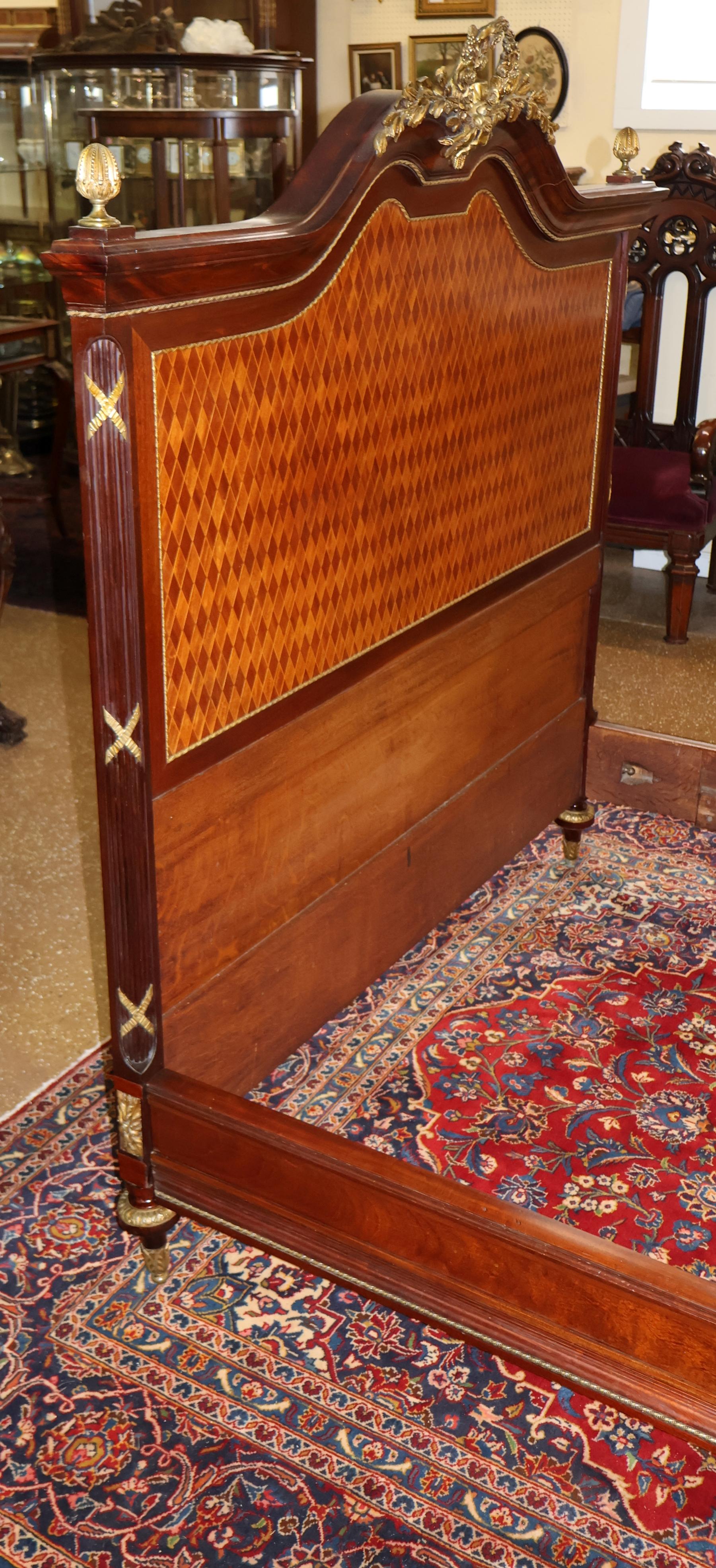 Lit complet en bronze incrusté de Mercier Frères, style Louis XV, 19e siècle en vente 6