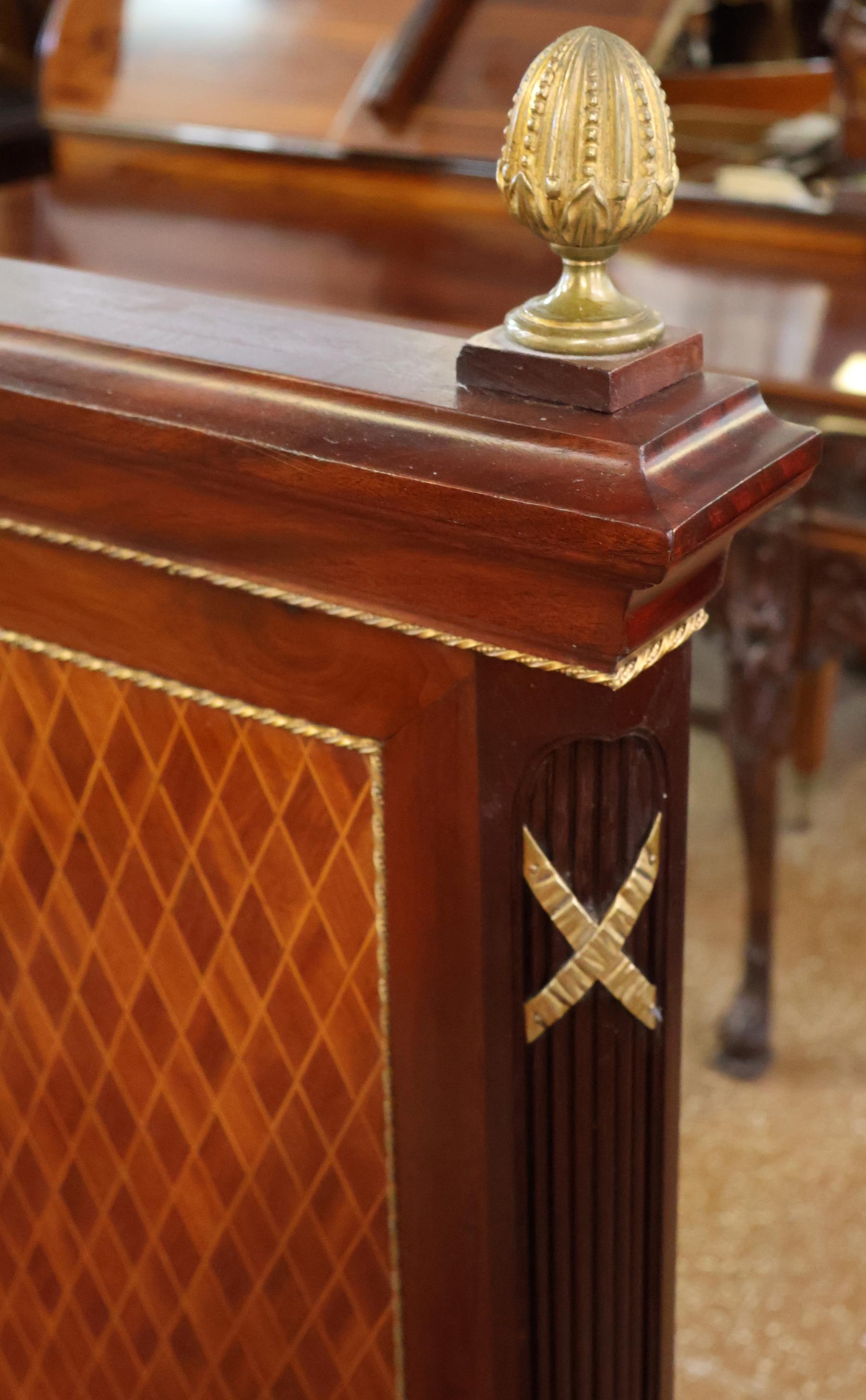 Lit complet en bronze incrusté de Mercier Frères, style Louis XV, 19e siècle en vente 9