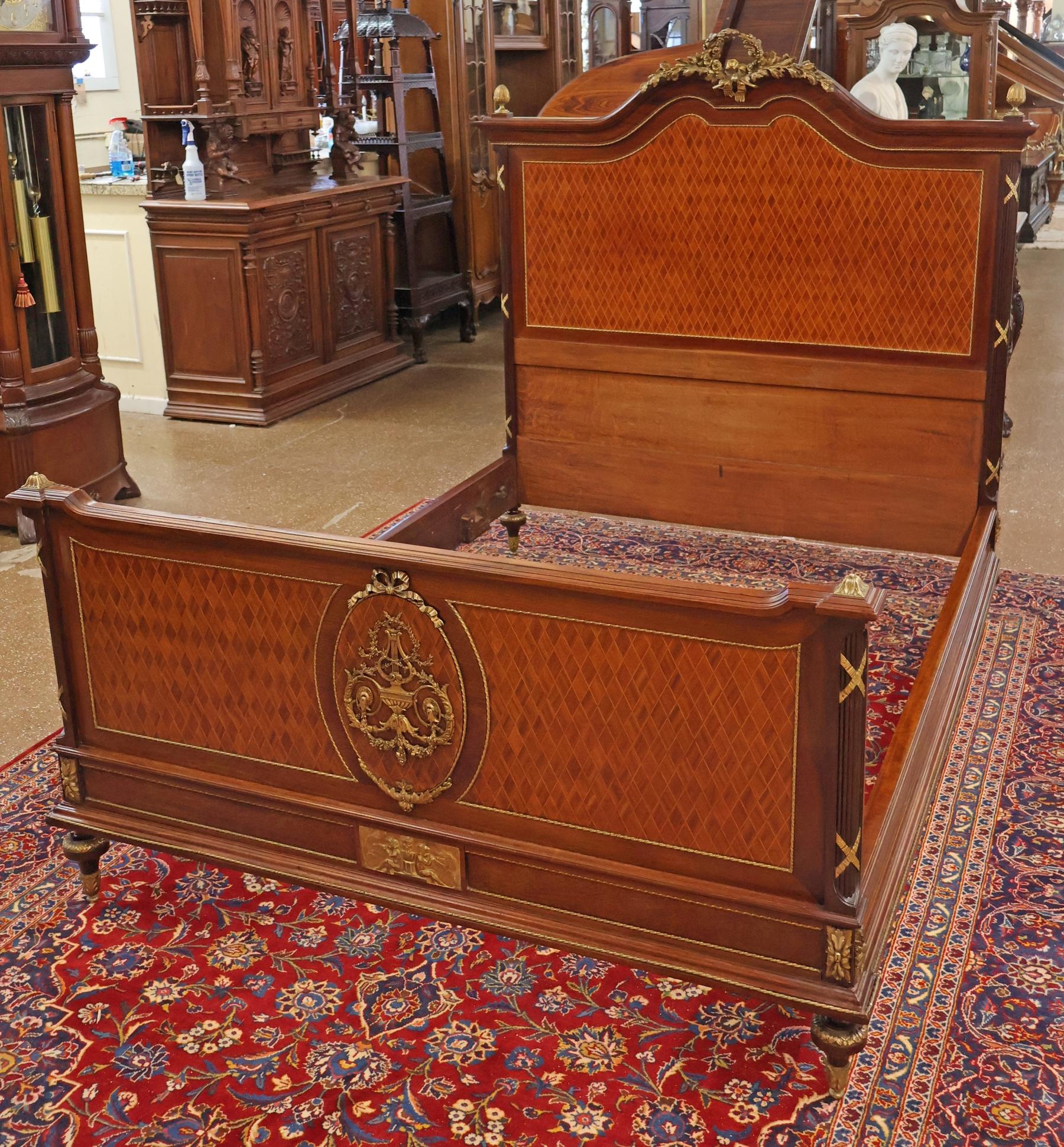 XIXe siècle Lit complet en bronze incrusté de Mercier Frères, style Louis XV, 19e siècle en vente