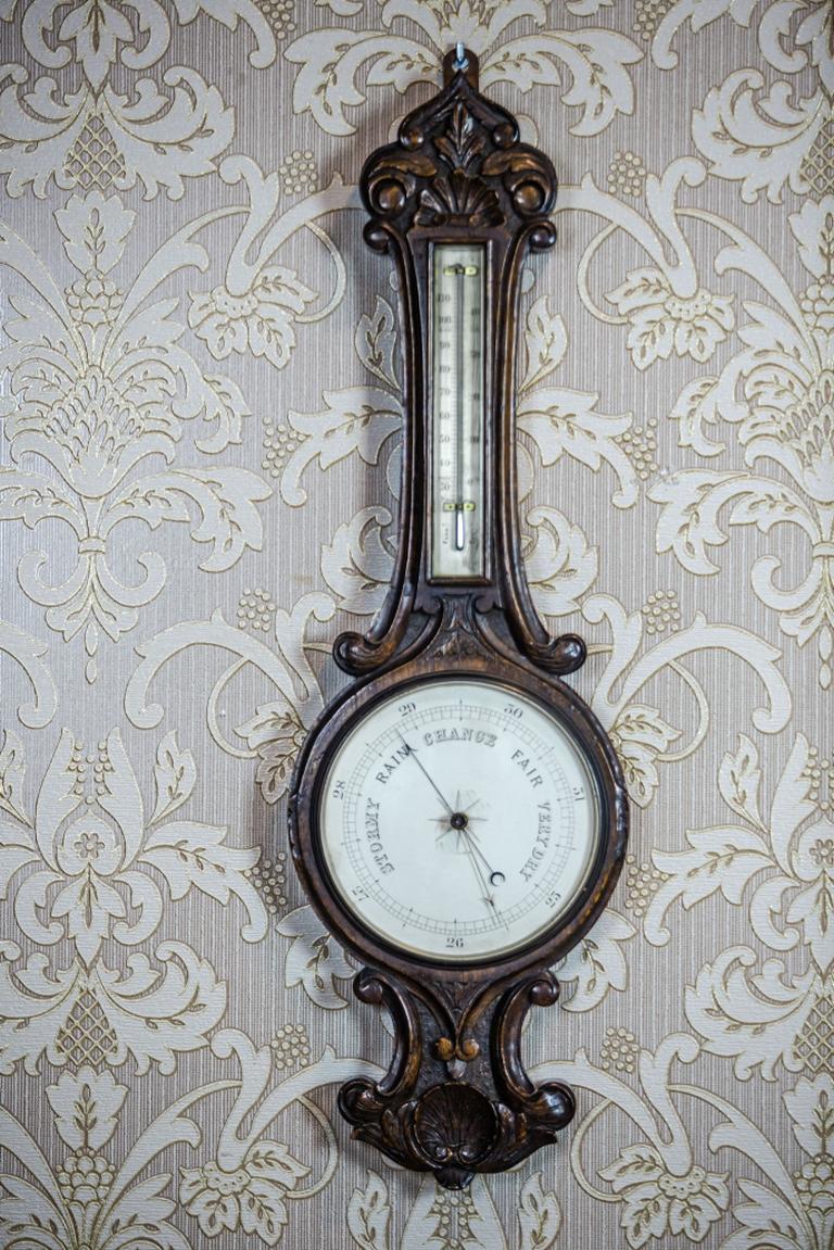 We present you a mercury barometer with a thermometer in the Fahrenheit scale.
The whole is closed in a wooden case in the Neo-Rococo style.

This item is functional. The case has not undergone renovation and is in good condition.
