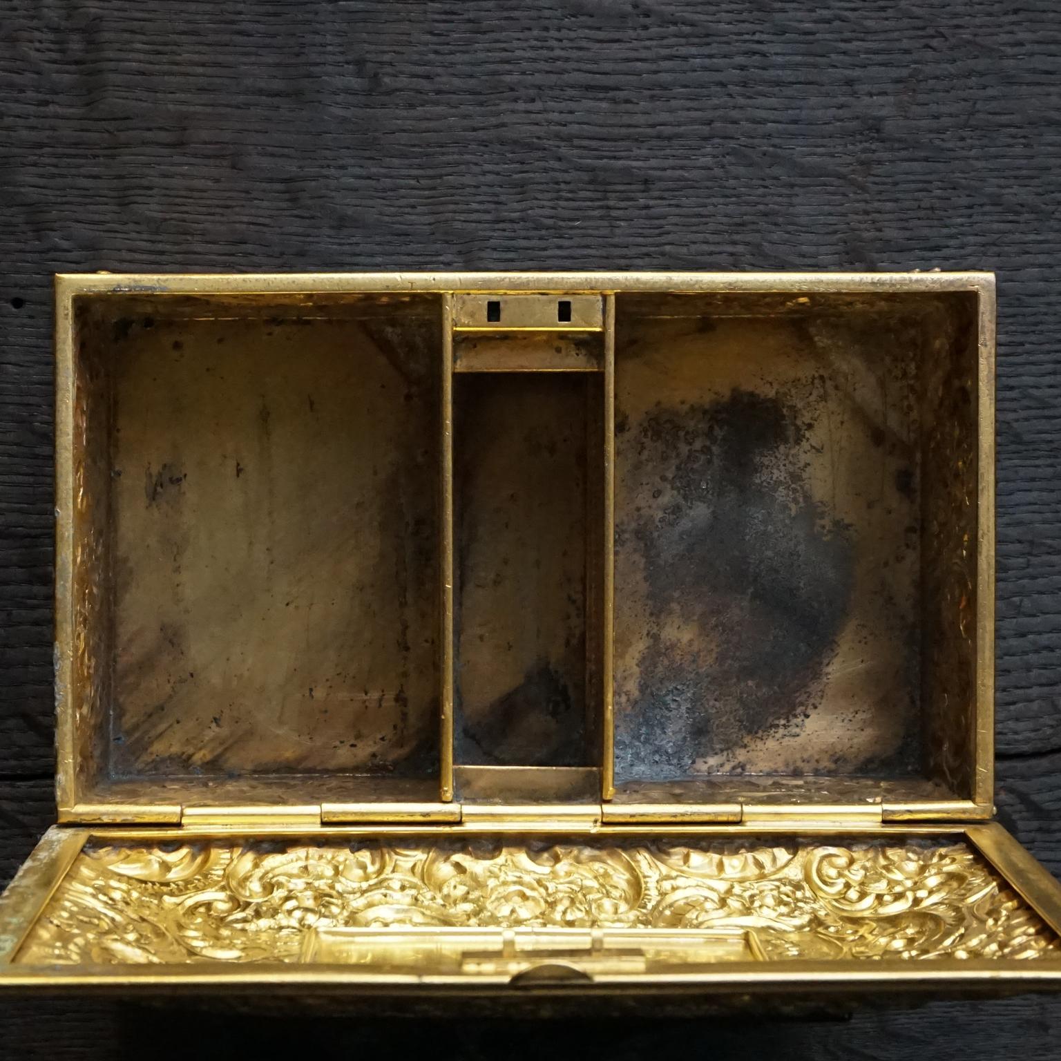 19th Century Meriden Wilcox Gilt Silver Plate Humidor with Bronze Hunting Dogs For Sale 4