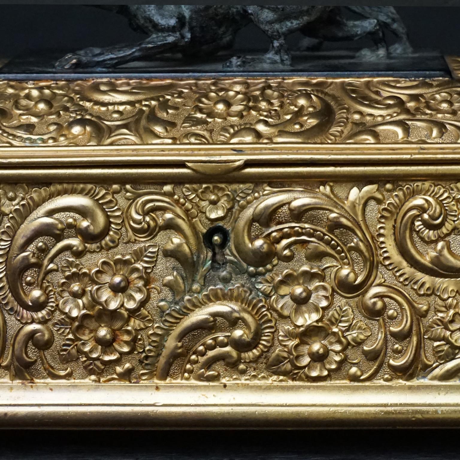Meriden Wilcox vergoldeter Silberblech Humidor mit Bronze- Jagdhunden aus dem 19. Jahrhundert im Angebot 10