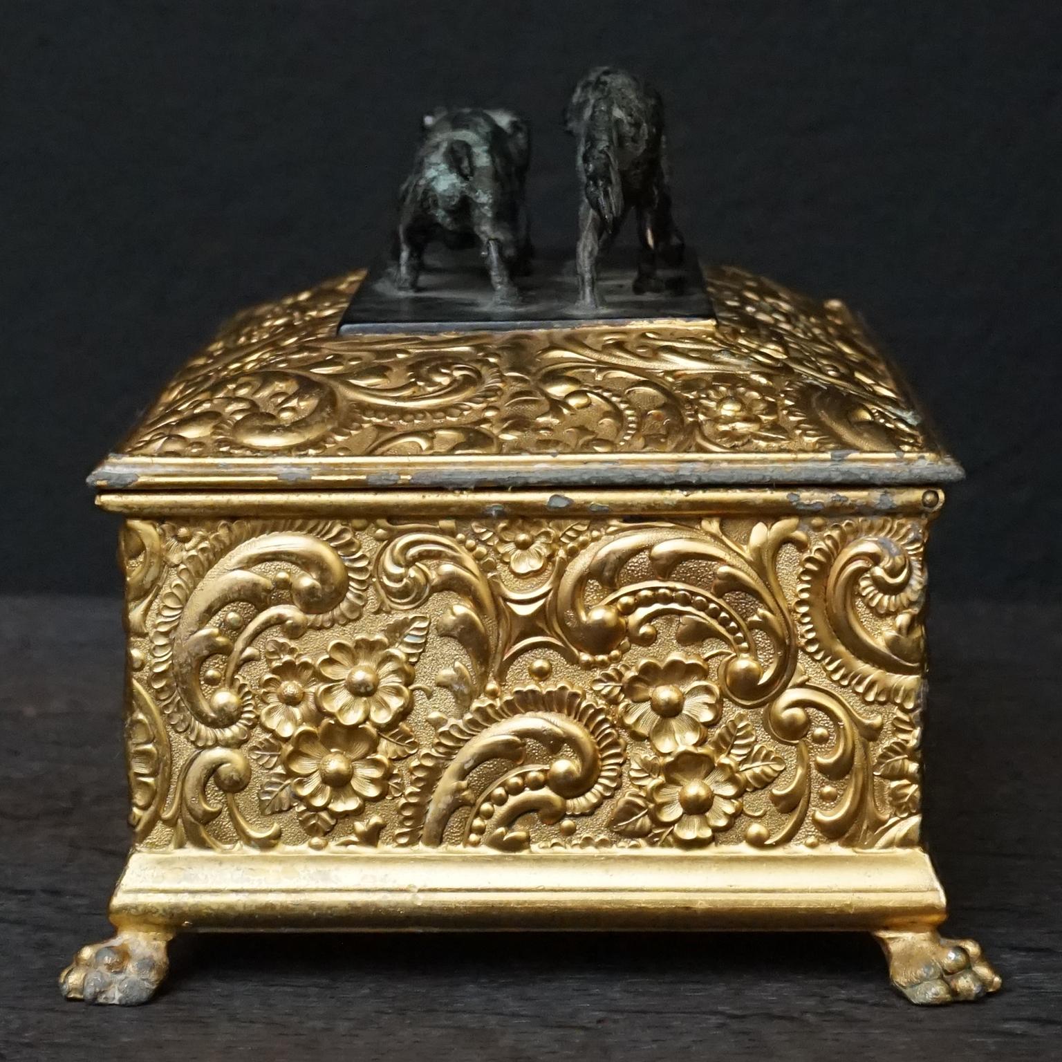 American 19th Century Meriden Wilcox Gilt Silver Plate Humidor with Bronze Hunting Dogs For Sale