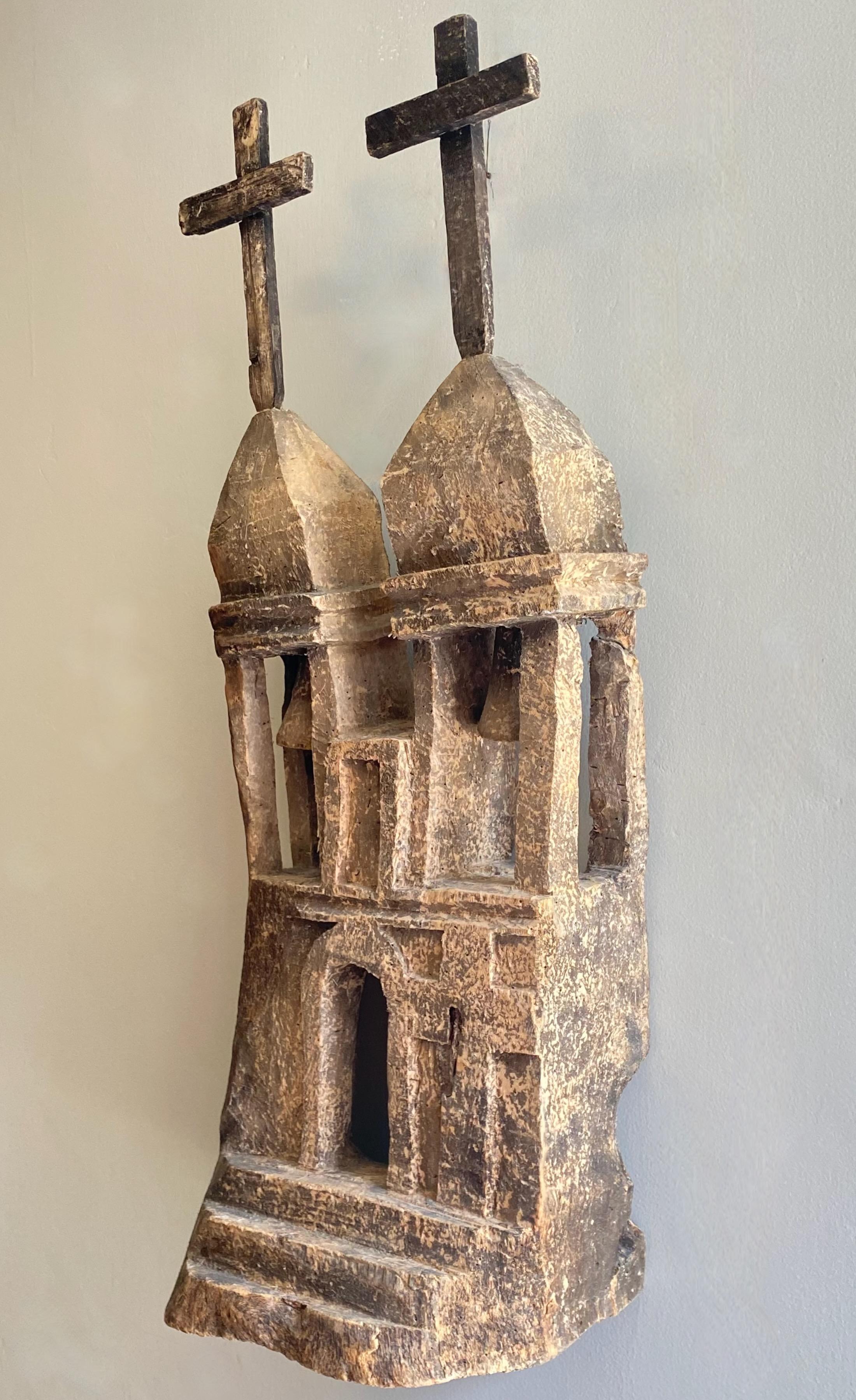 Mexikanische geschnitzte Kirchenskulptur aus Holz, Volkskunst des 19. Jahrhunderts im Angebot 1