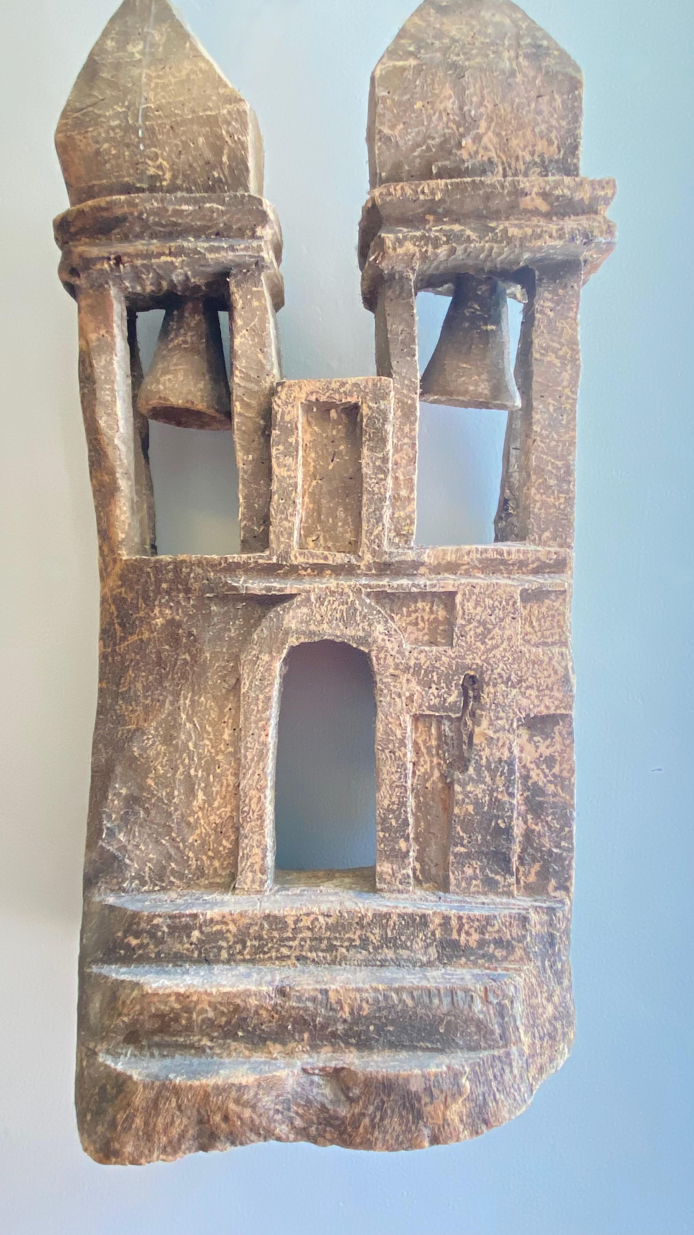 Mexikanische geschnitzte Kirchenskulptur aus Holz, Volkskunst des 19. Jahrhunderts im Angebot 3