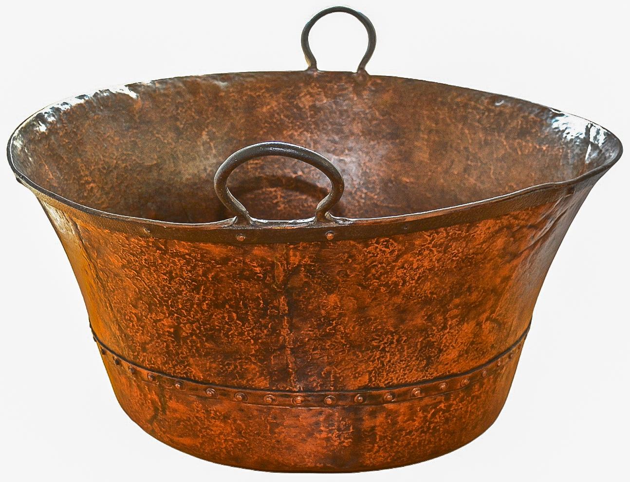 Vasca in rame martellato e rivettato del XIX secolo.

Una straordinaria e unica vasca di rame di fine Ottocento, martellata, lavorata e rivettata a mano, acquistata nello Stato di Guanajuato, in Messico, all'inizio degli anni Settanta.

Questa