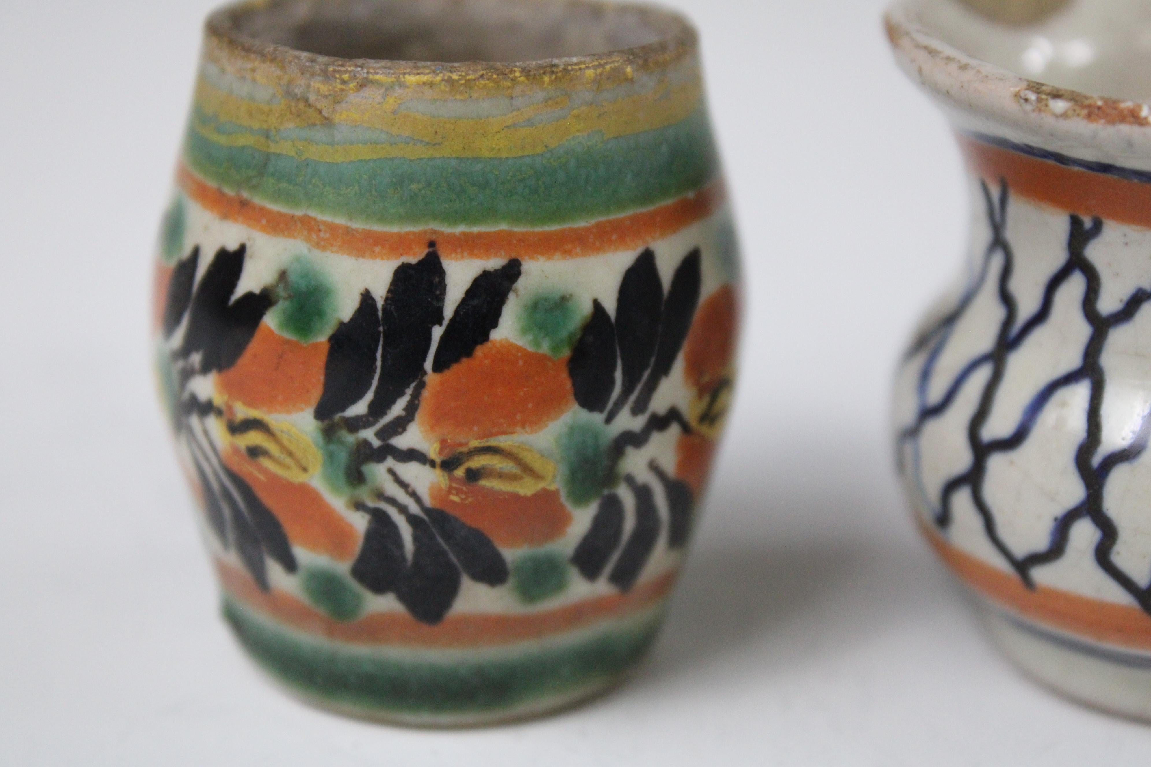19th-Century Mexican Miniature Talavera Jars – Hand-Painted Antique Pot Set For Sale 1