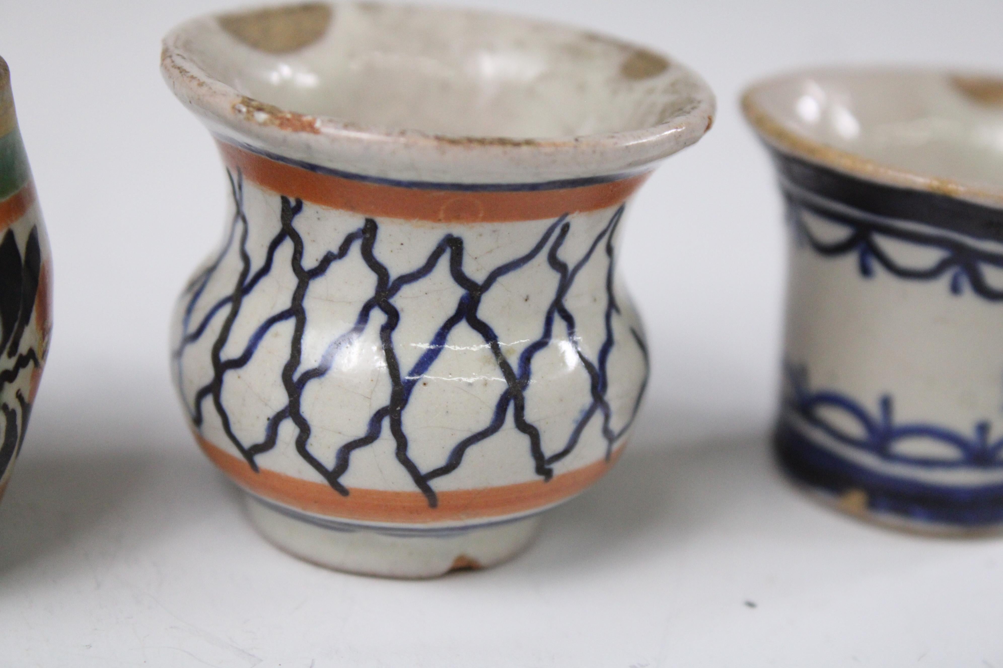 19th-Century Mexican Miniature Talavera Jars – Hand-Painted Antique Pot Set For Sale 2
