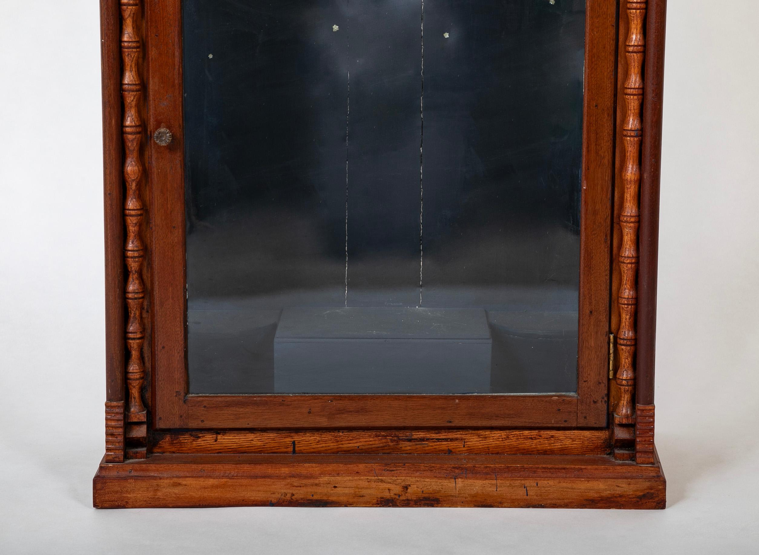 19th Century Spanish Colonial Santos Shrine With Gilt Wood In Good Condition For Sale In Stamford, CT