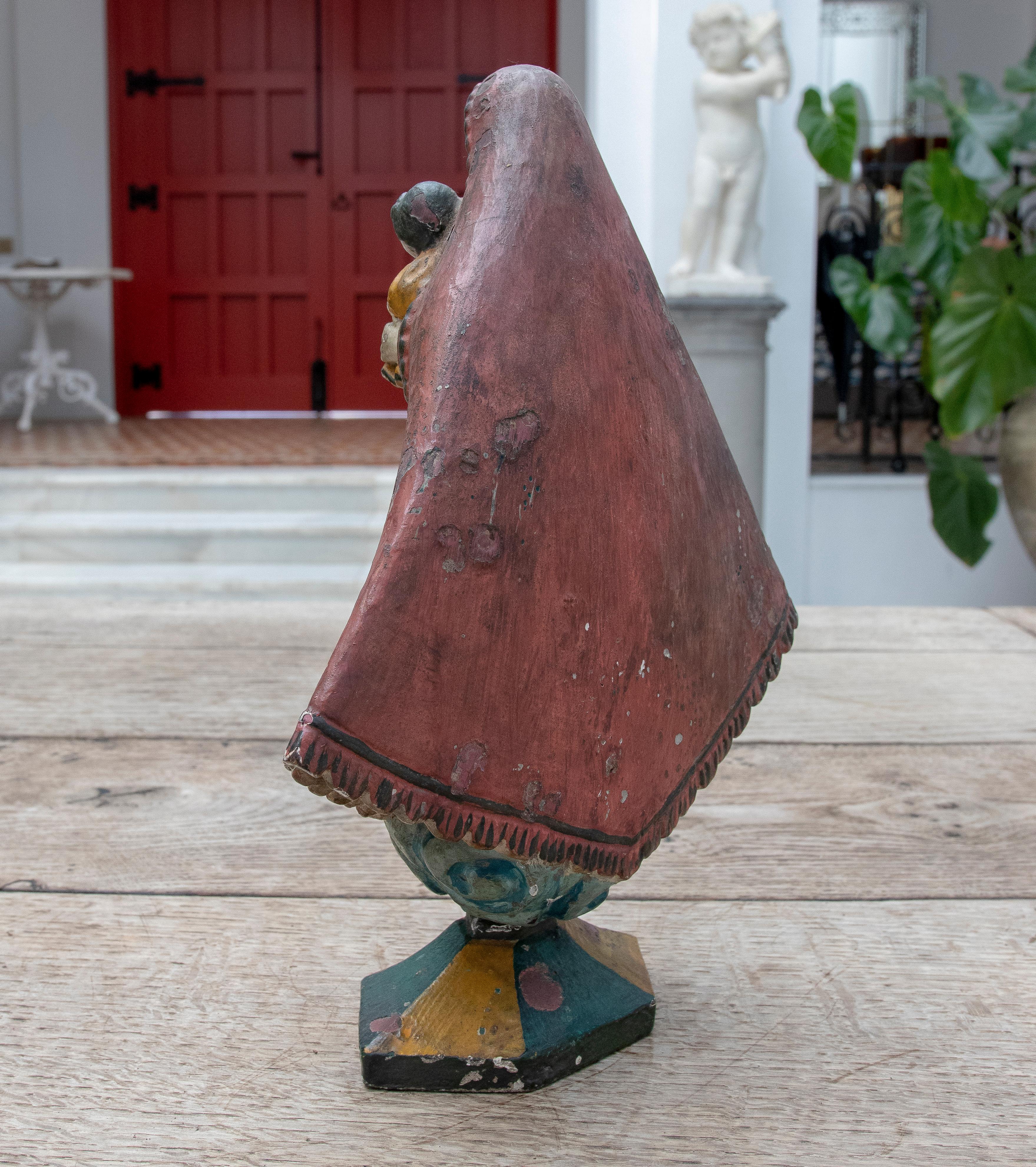 19th Century Mexican Wooden Hand-Painted Virgin with Child in Arms In Good Condition For Sale In Marbella, ES