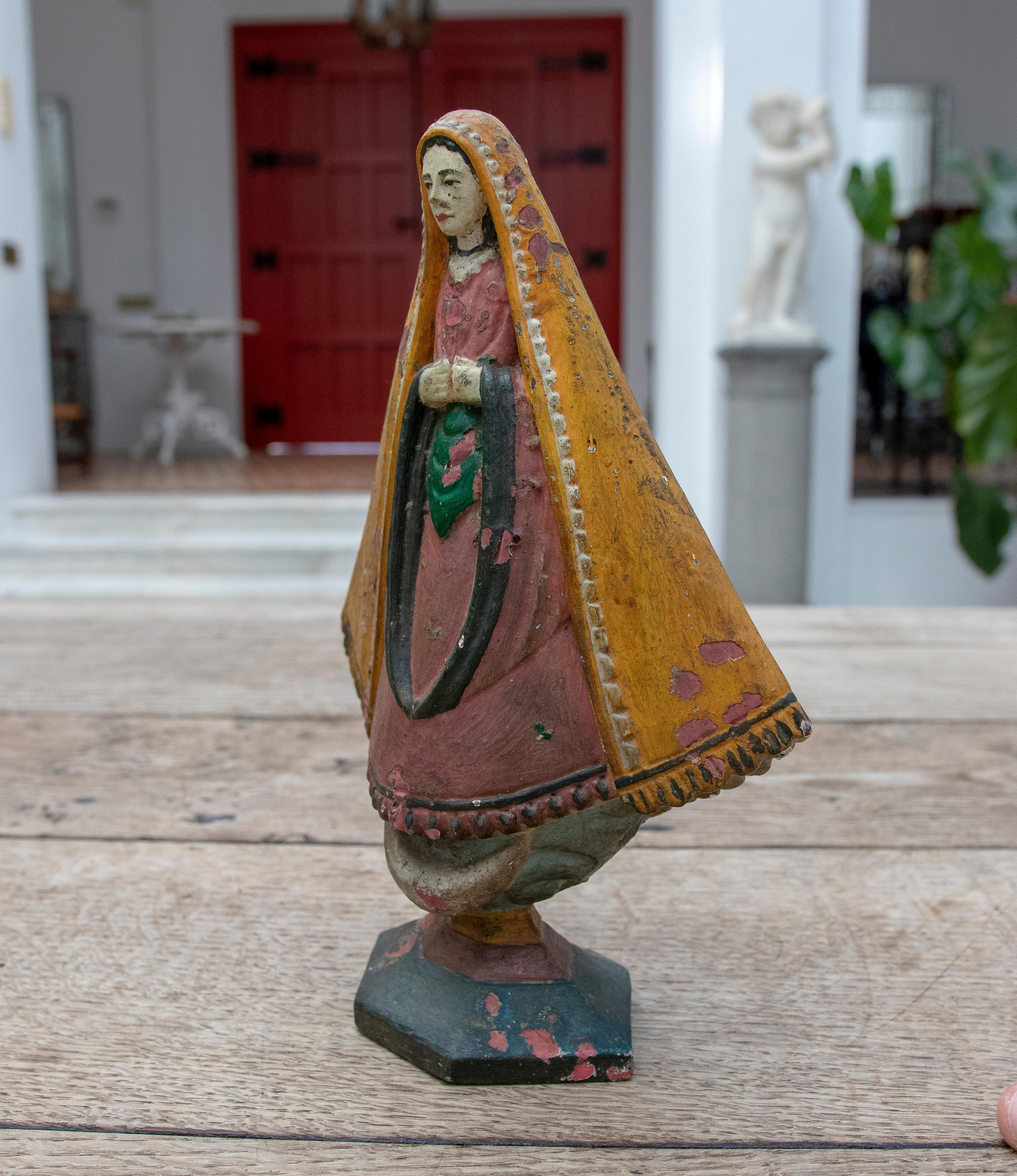 19th Century Mexican Wooden Hand-Painted Virgin with Child in Arms In Good Condition For Sale In Marbella, ES