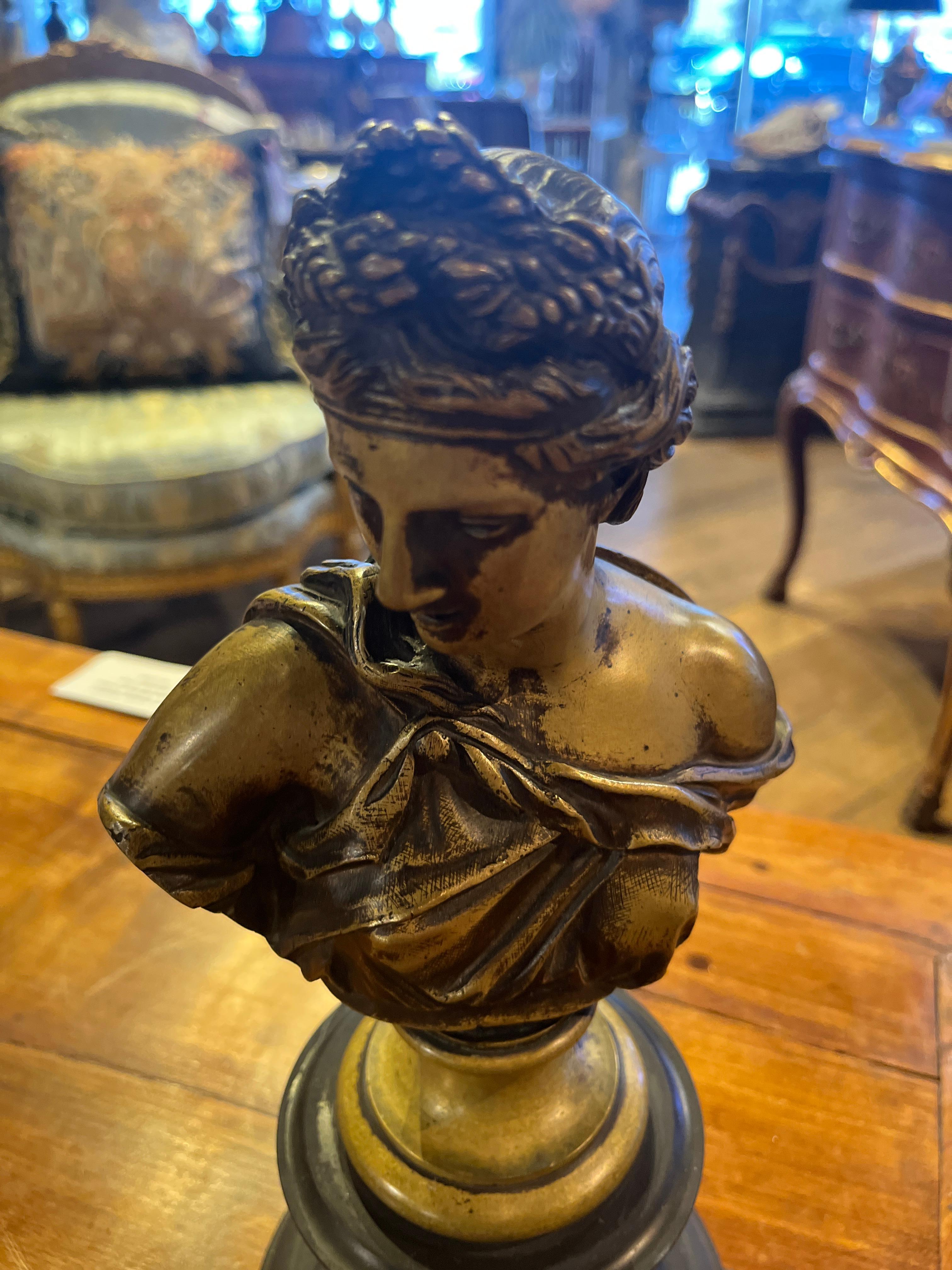 19. Jahrhundert (Mitte) Bronzebüste der Diana Schwarzer Marmorsockel (Napoleon III.) im Angebot