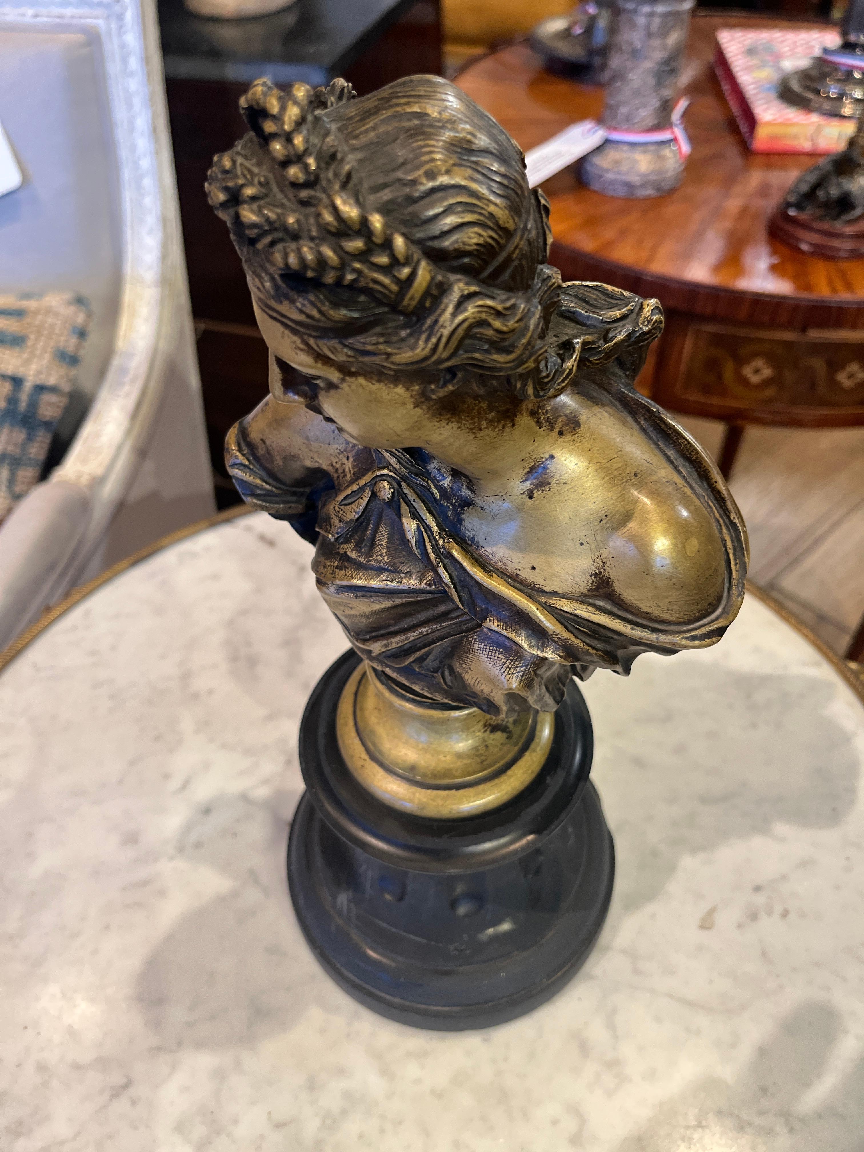 19. Jahrhundert (Mitte) Bronzebüste der Diana Schwarzer Marmorsockel im Zustand „Gut“ im Angebot in Scottsdale, AZ