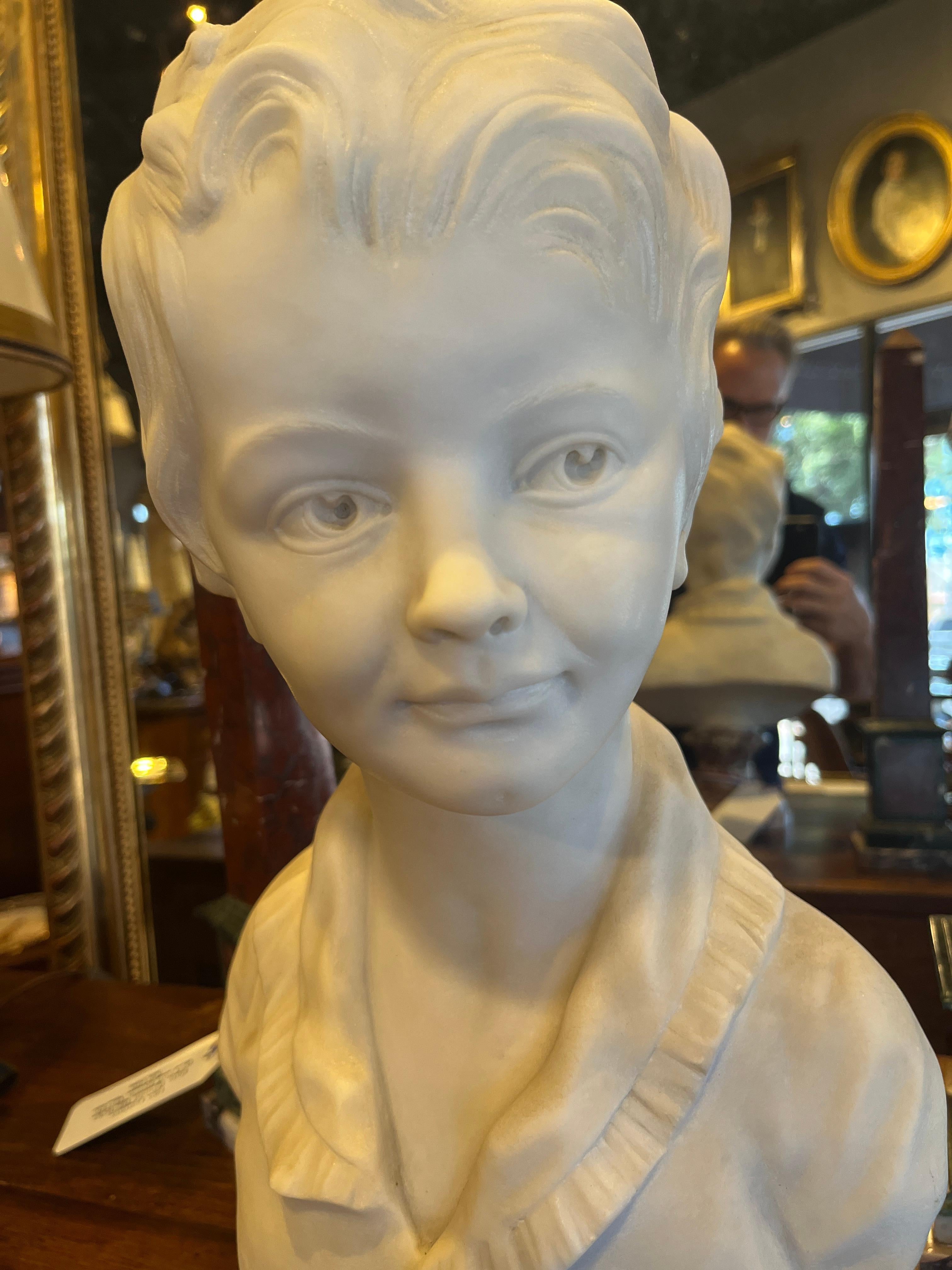 Busto de niño en mármol francés del siglo XIX (mediados) Francés en venta