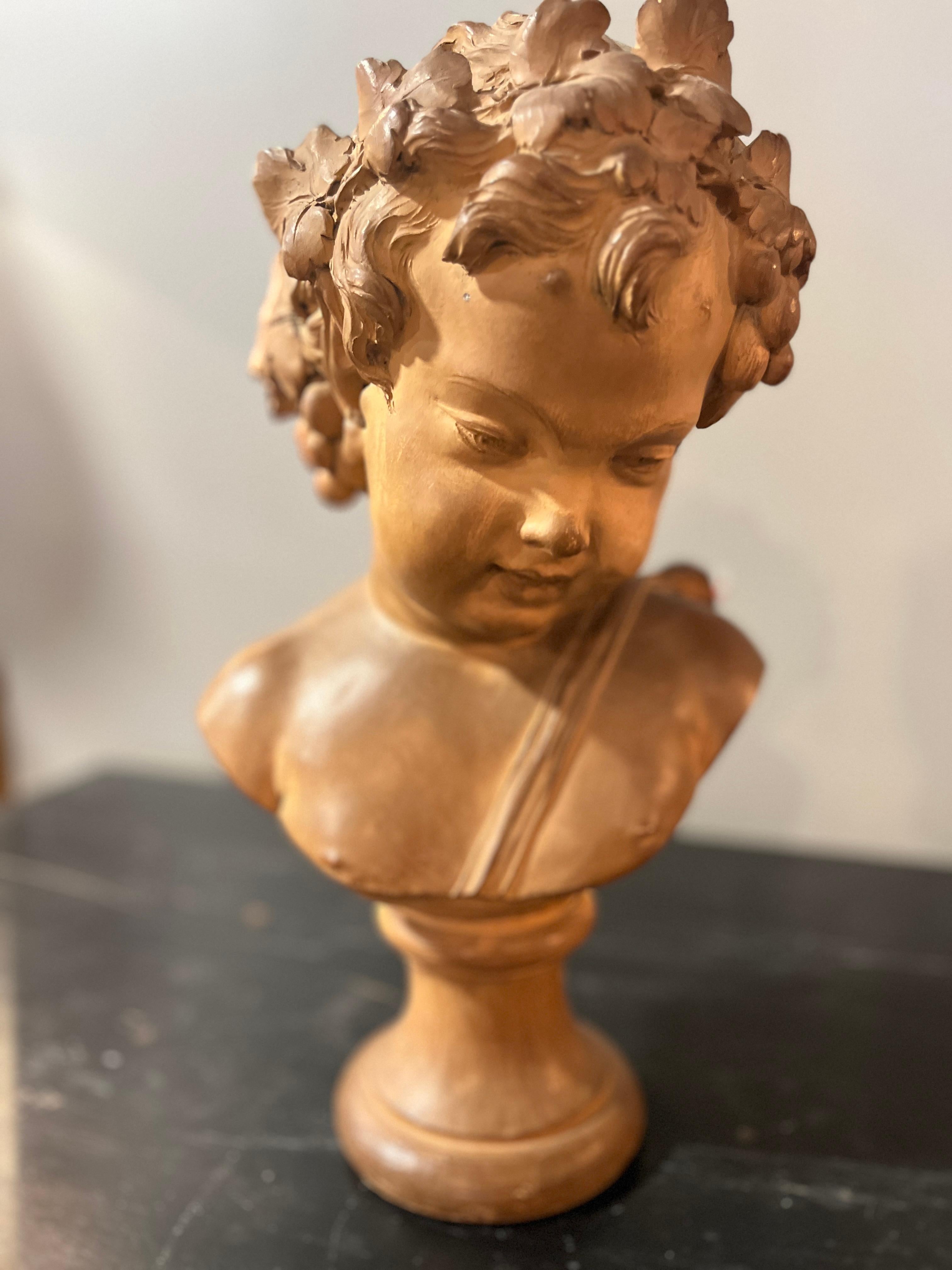 Busto de terracota de Baco del siglo XIX (mediados). Hermosa pieza adquirida en Francia. Desgaste adecuado a la edad, consulta las fotos detalladas o envíanos un mensaje con tus preguntas. 