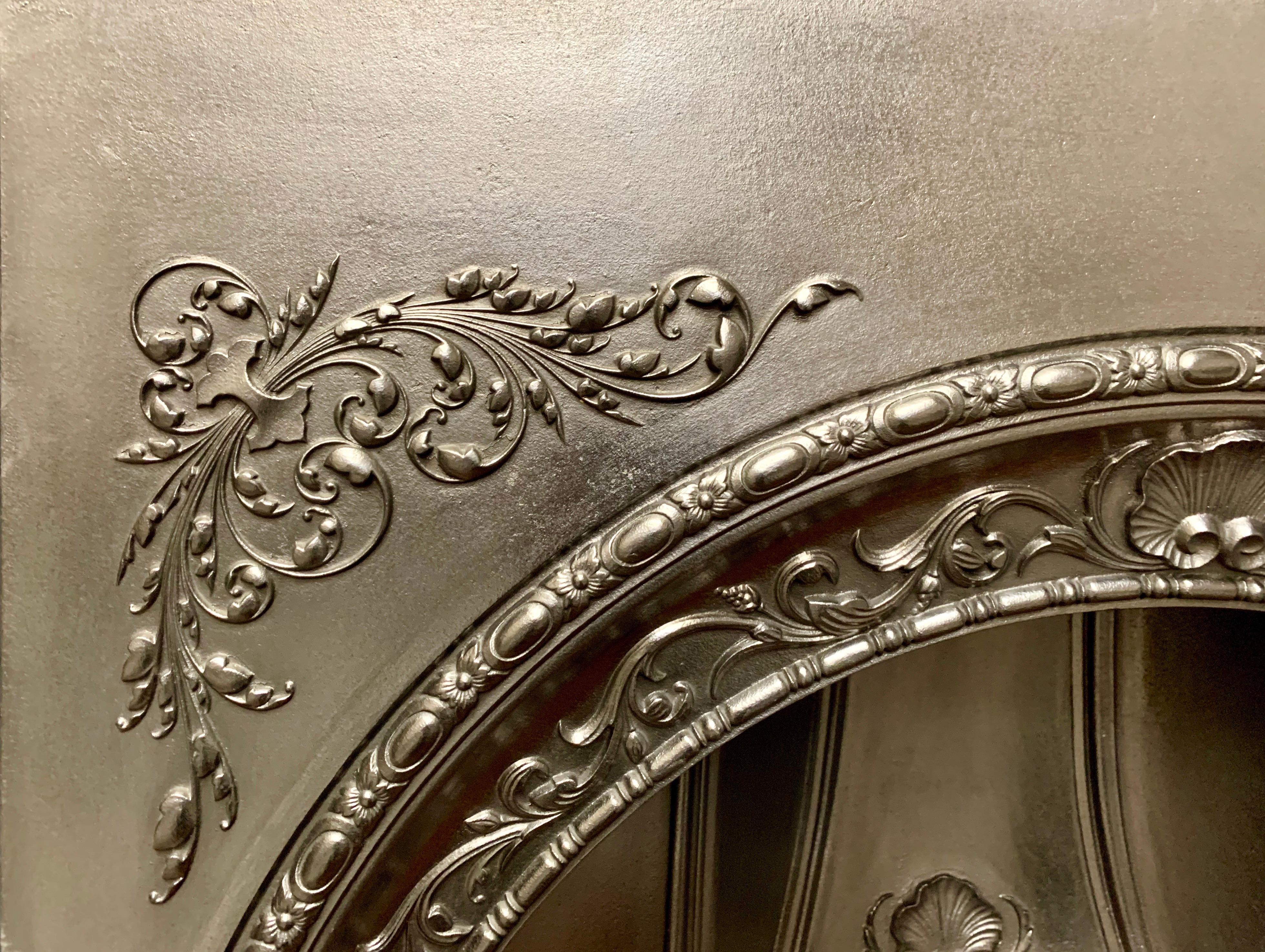 19th Century Mid-Victorian Cast Iron Arched Fireplace Insert In Good Condition In Edinburgh, GB