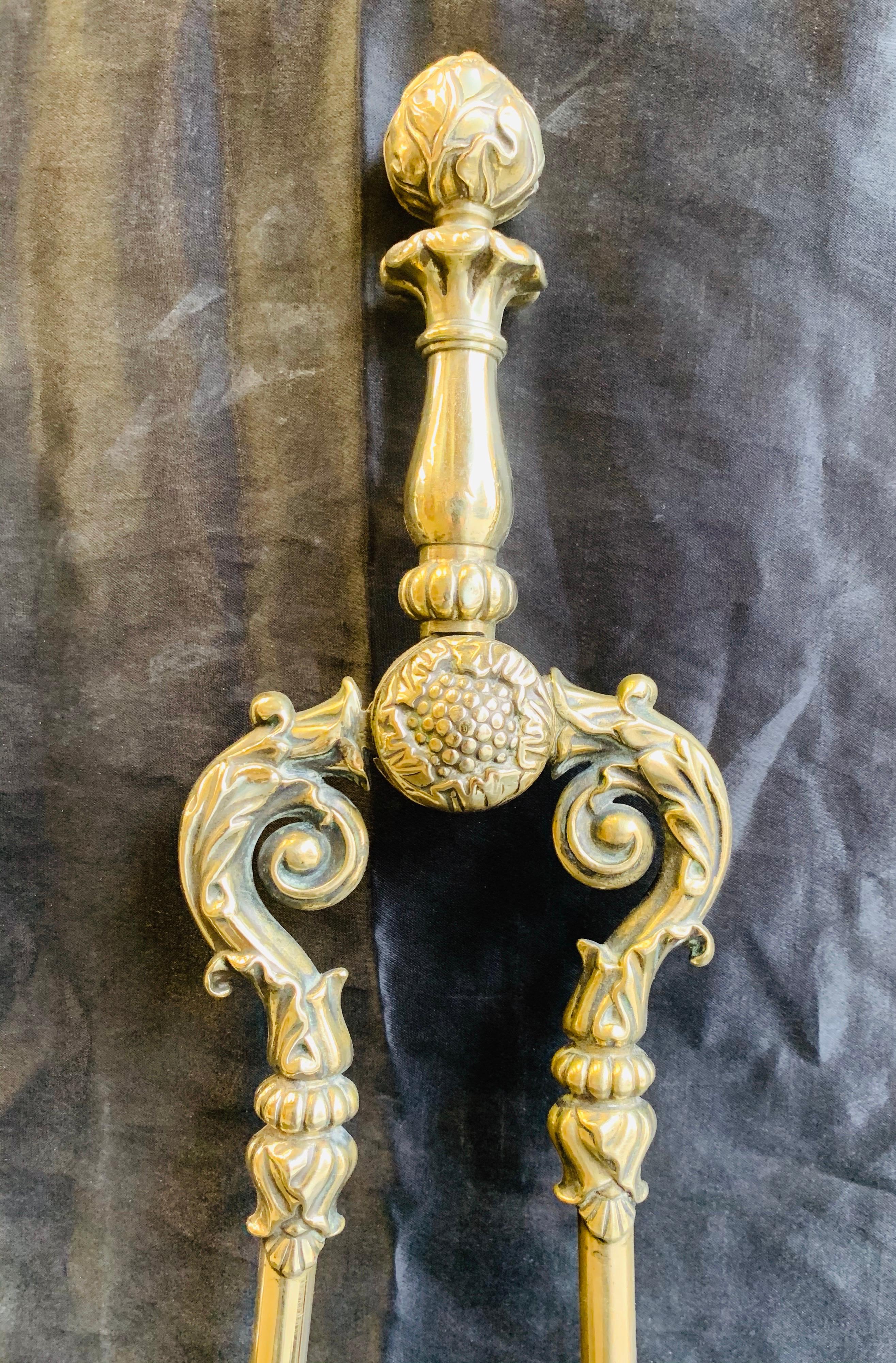 Outils de cheminée en laiton poli du 19ème siècle de style victorien en vente 1
