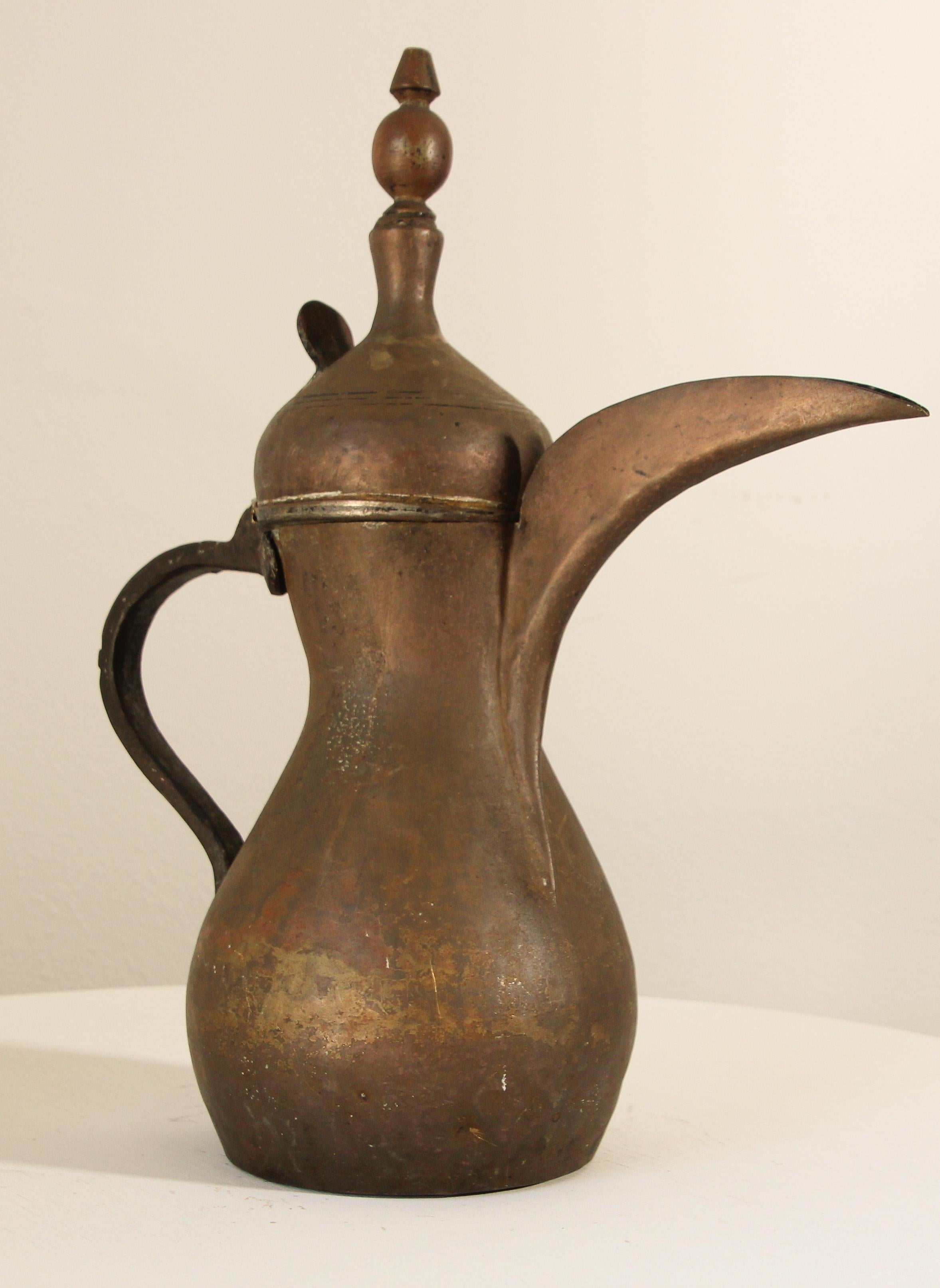 Islamique Cafetière arabe Dallah du Moyen-Orient du 19ème siècle en vente