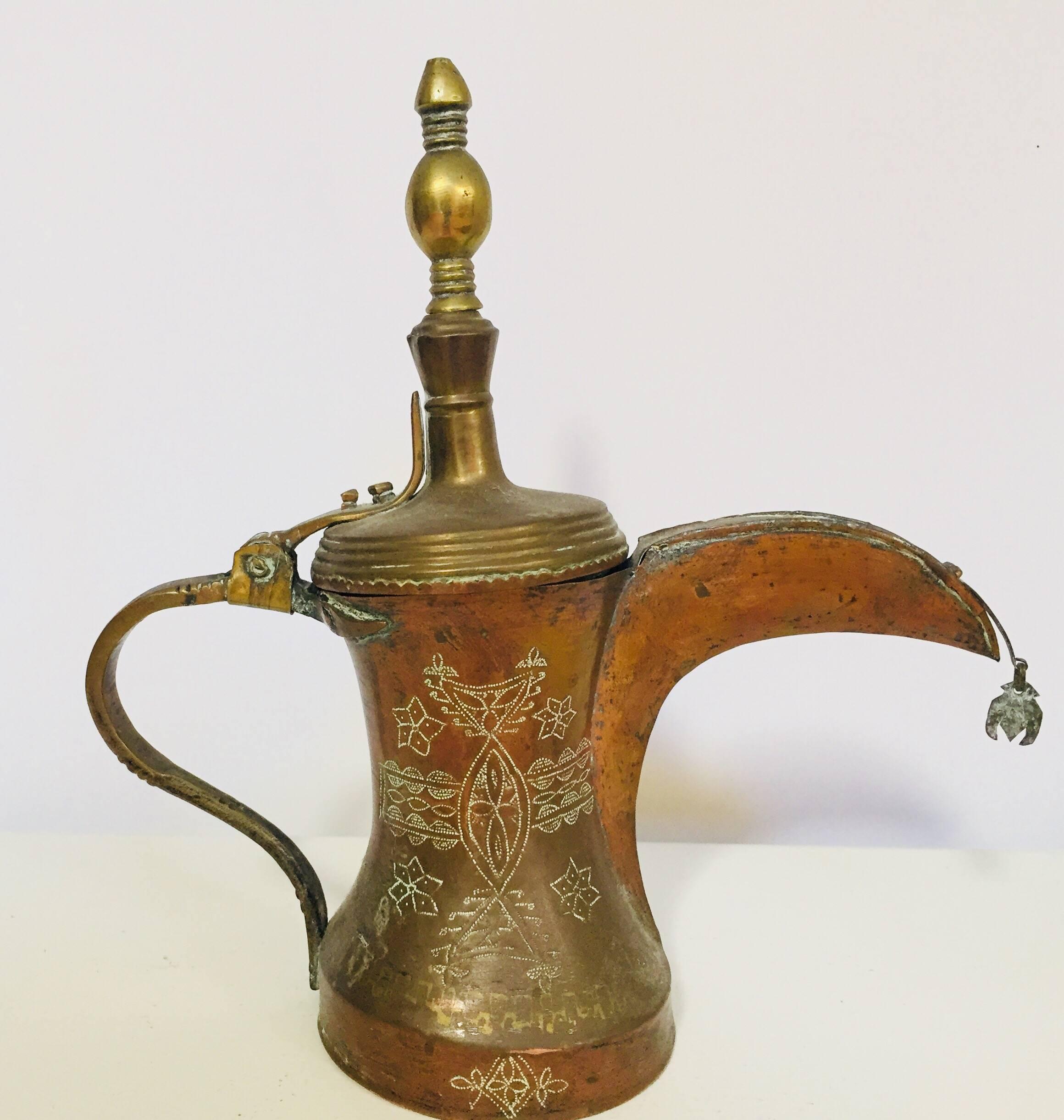 19th Century Middle Eastern Dallah Arabic Copper Coffee Pot In Good Condition In North Hollywood, CA