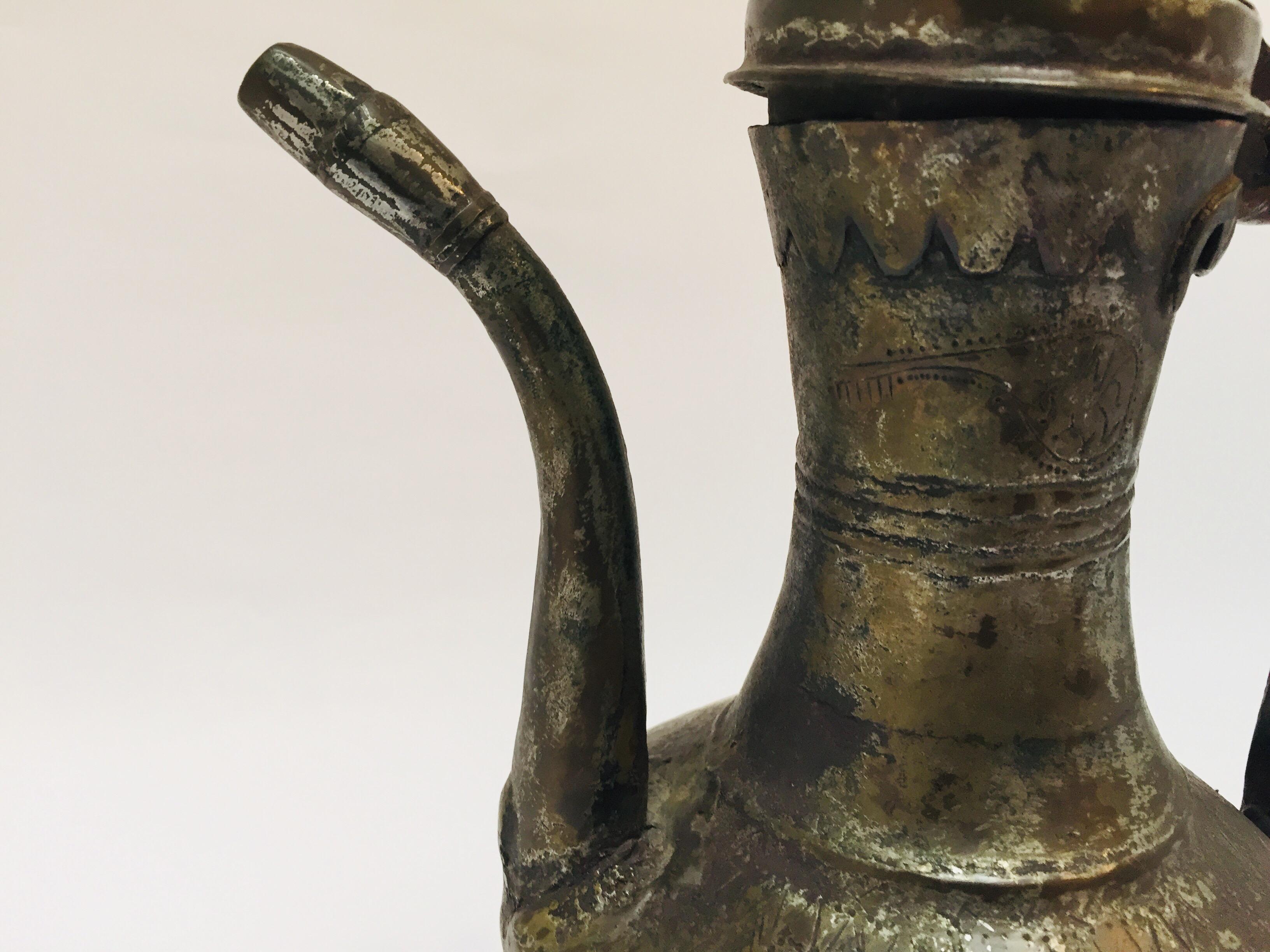 Lampe de table en cuivre arabe Dallah du Moyen-Orient du 19e siècle en vente 3