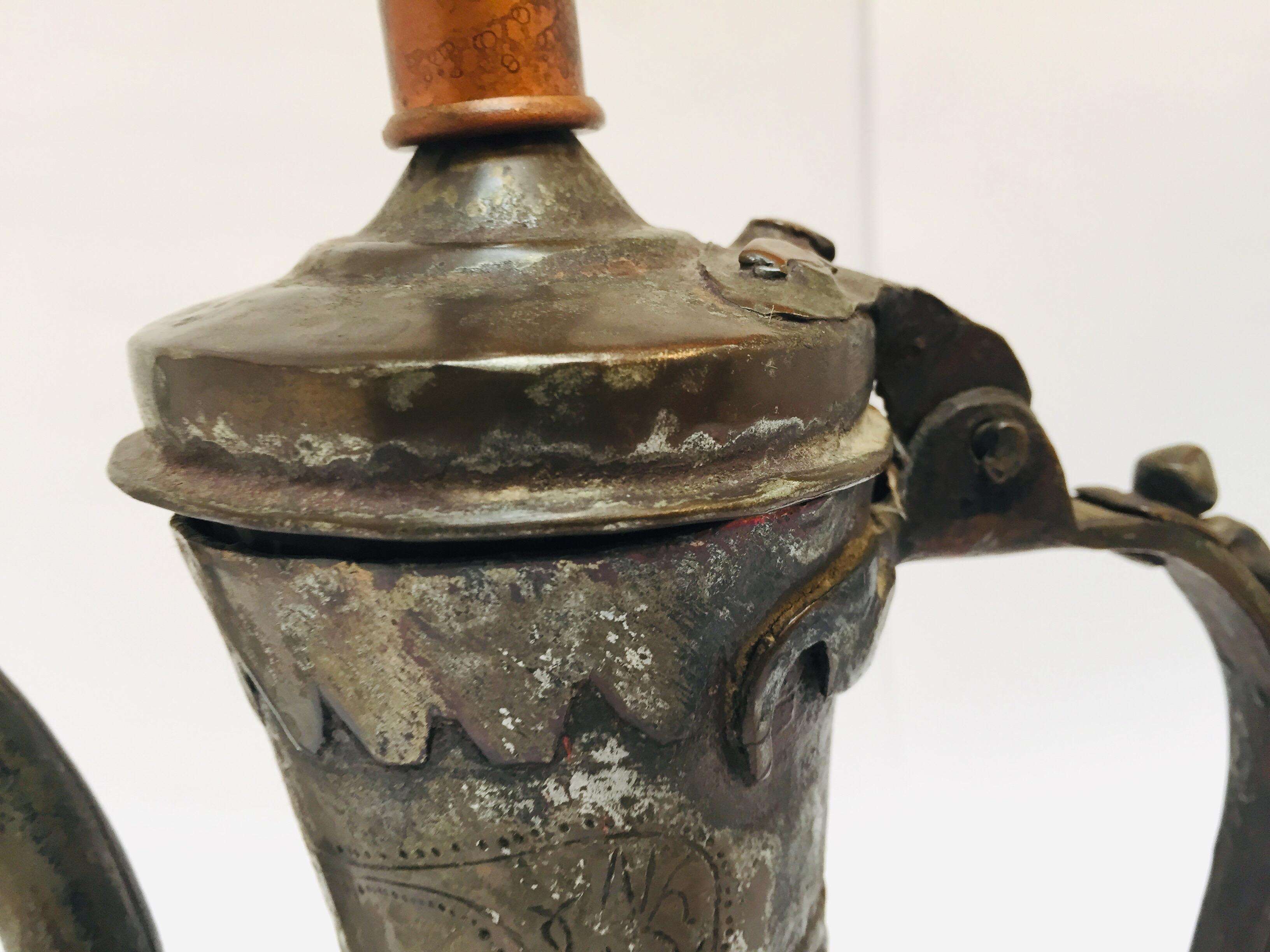 Lampe de table en cuivre arabe Dallah du Moyen-Orient du 19e siècle en vente 1