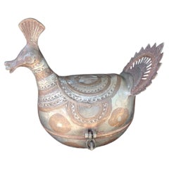 Plato del siglo XIX con bisagra para nueces de Oriente Medio Gallina figurativa Latón y estaño