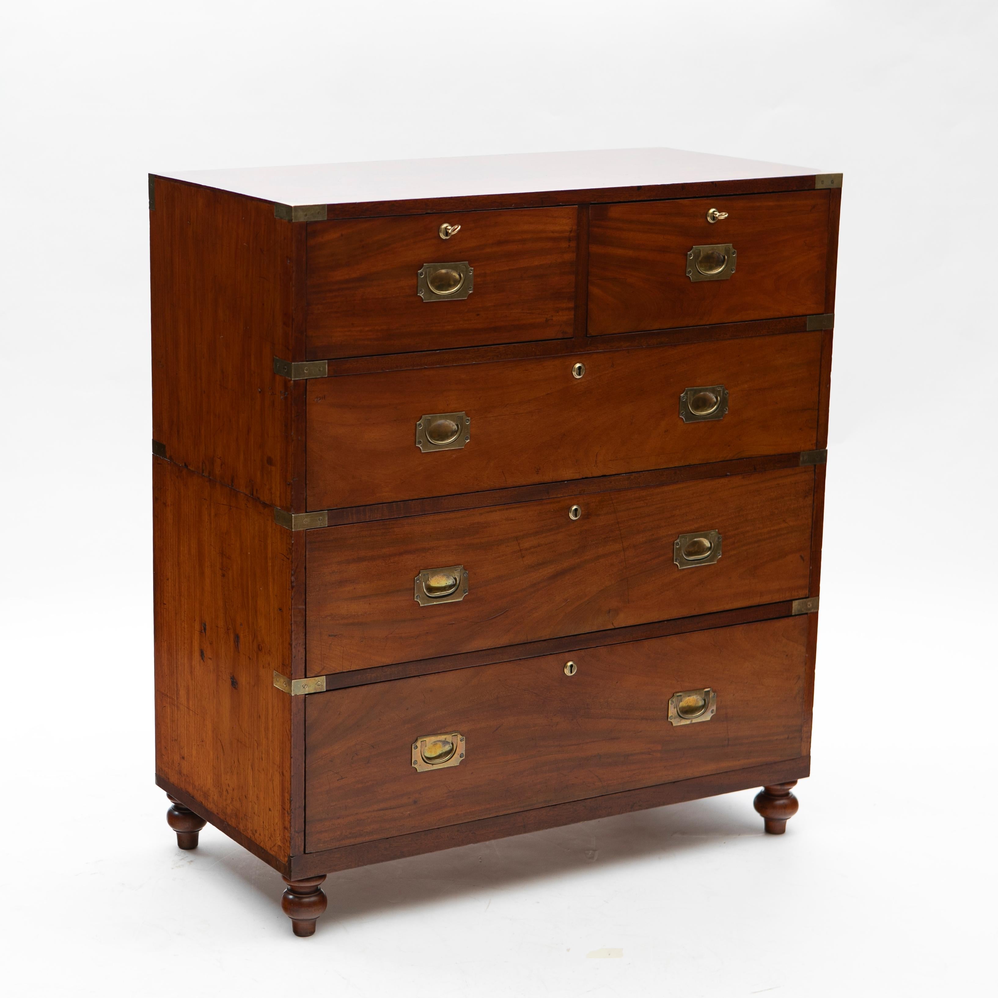 Military officer’s Campaign chest of five drawers by Ross & Co of Dublin.
Crafted in 1860-1880 in solid mahogany with original brass fittings and drawer locks by Hobbs & Co.
Gently repolished to preserve the beautiful patina.
England / Ireland
