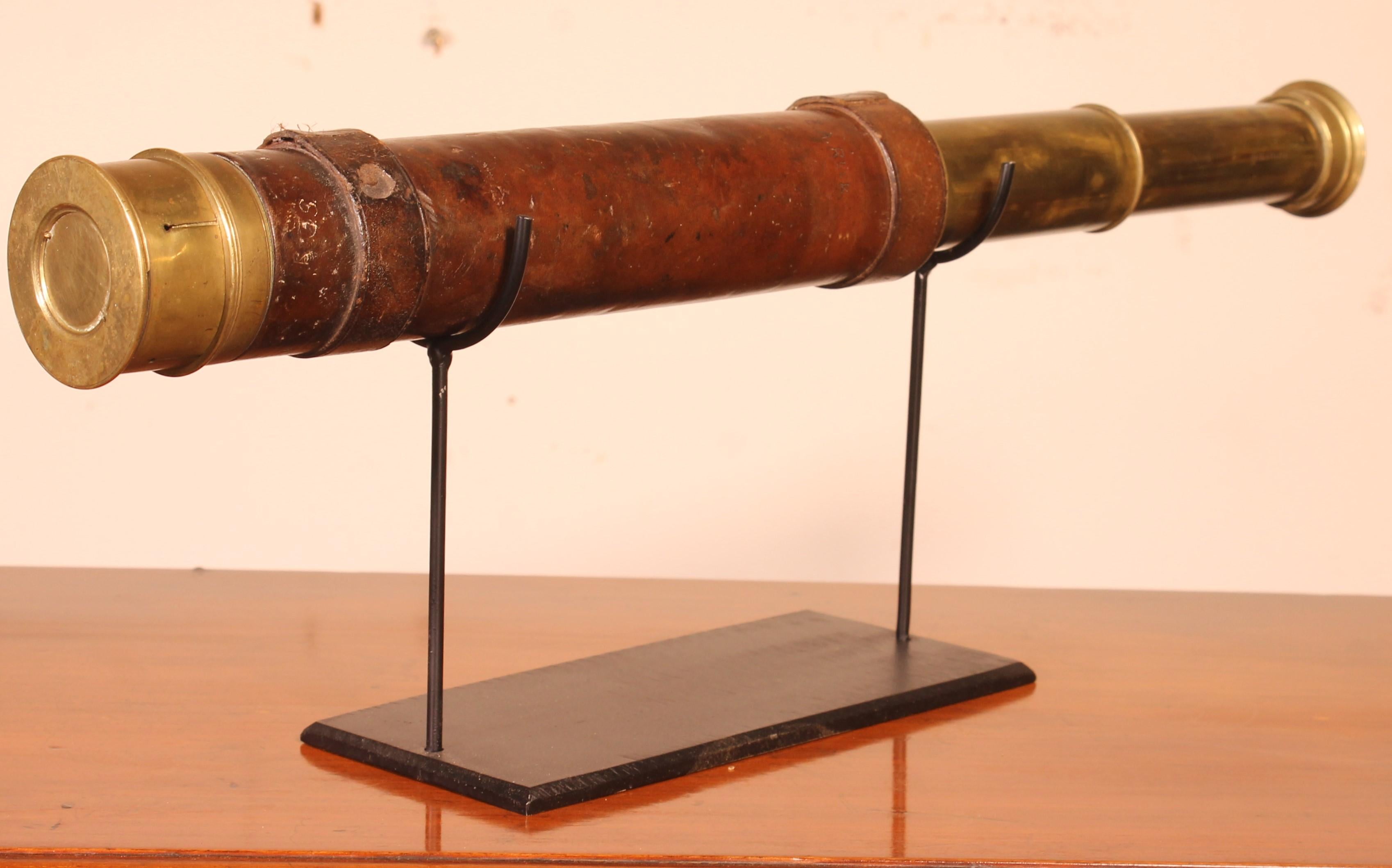 British 19th Century Military Telescope In Leather And Brass