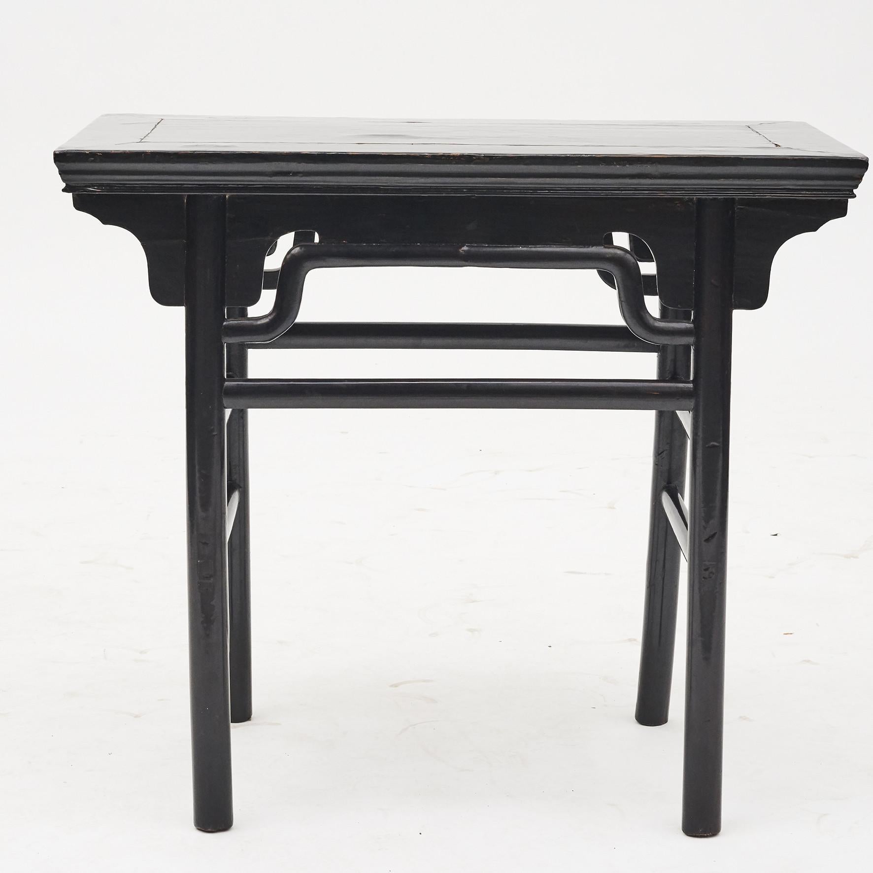 Black Ming style lacquer console table from Jiangsu provins, China, circa 1840.
Freestanding.