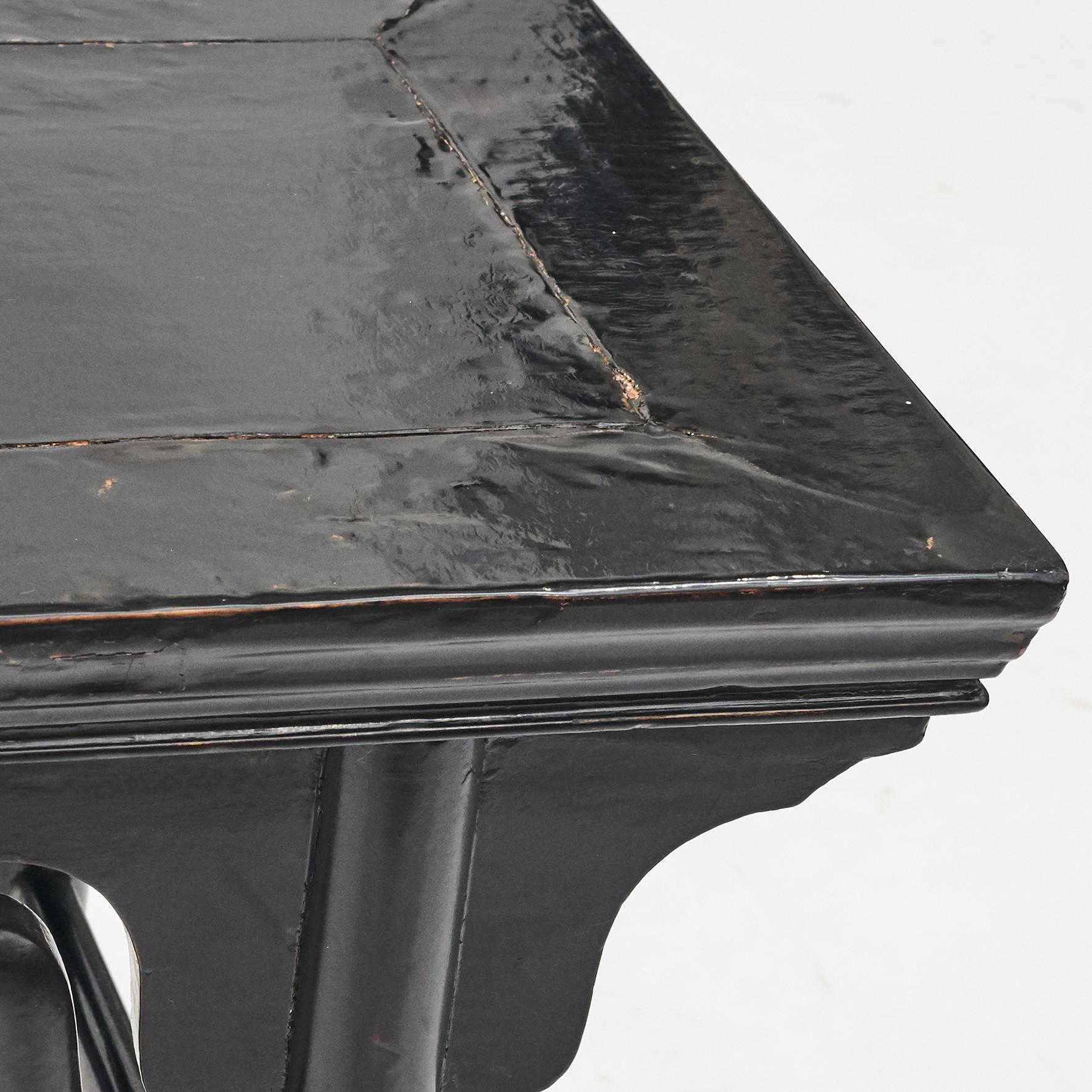 19th Century Ming Style Dynasty Black Lacquer Chinese Alter Console Table In Good Condition In Kastrup, DK