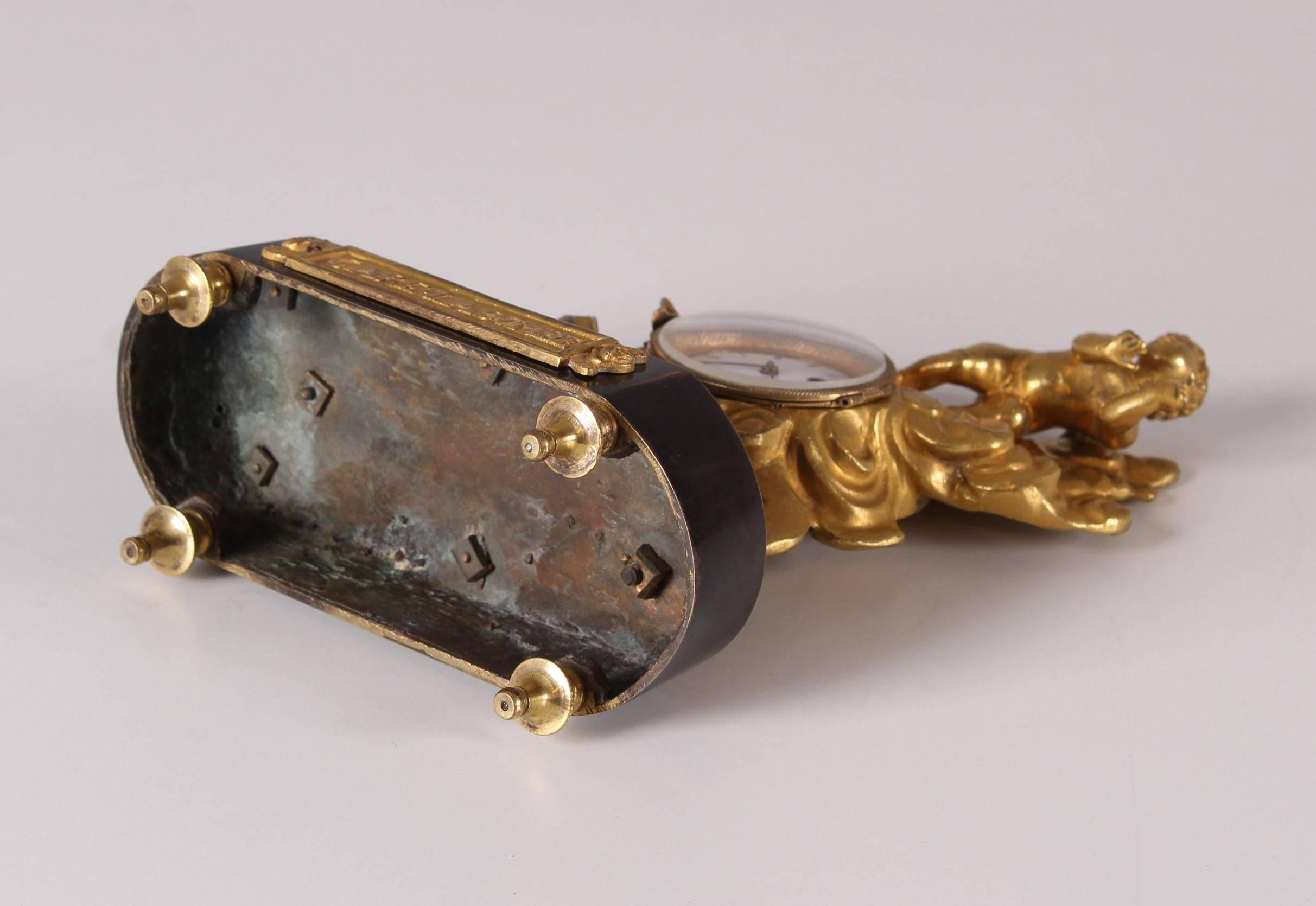 Pendule de cheminée miniature du 19ème siècle, Gare La Bombe, Cupido, France, bronze doré en vente 4