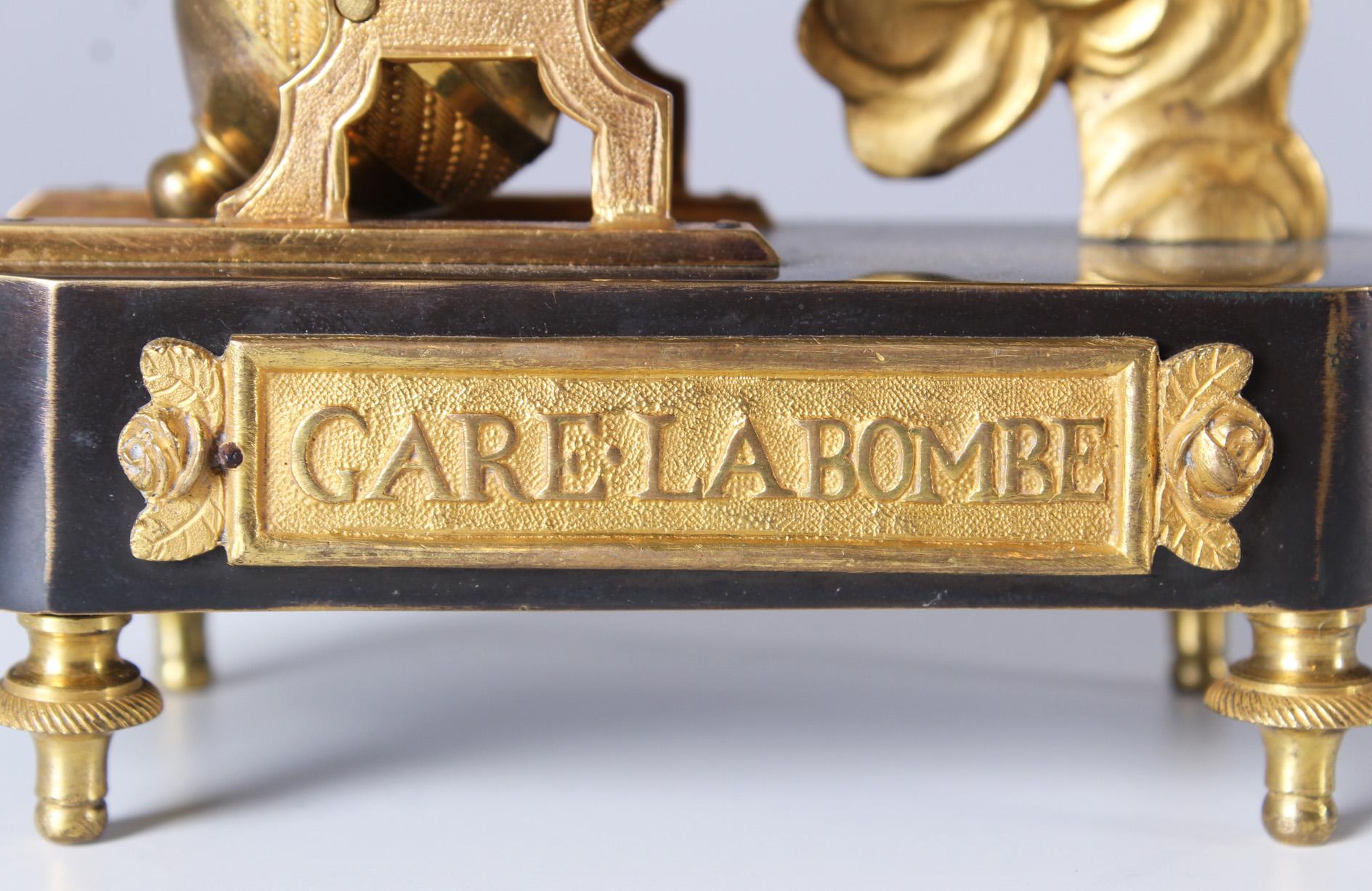 Bronze Pendule de cheminée miniature du 19ème siècle, Gare La Bombe, Cupido, France, bronze doré en vente